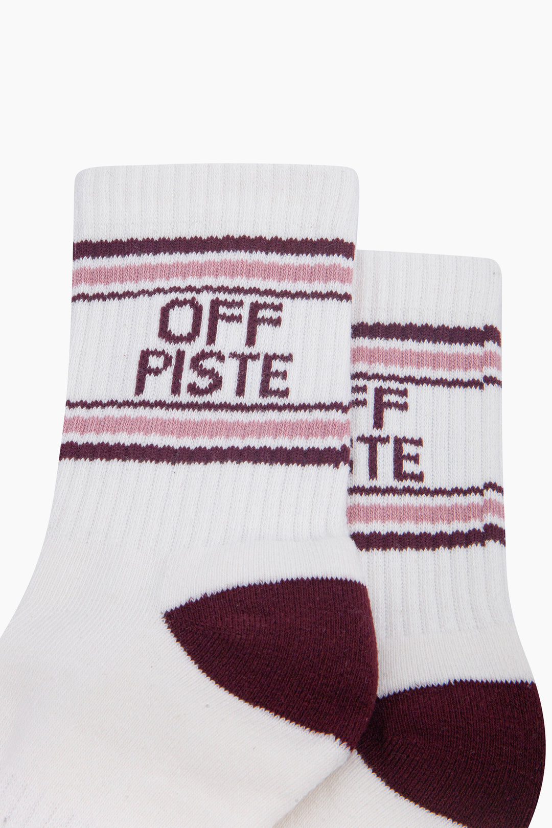 Off-Piste-Organic-Cotton-Sports-Socks-in-Cream/Burgundy-Close-Up