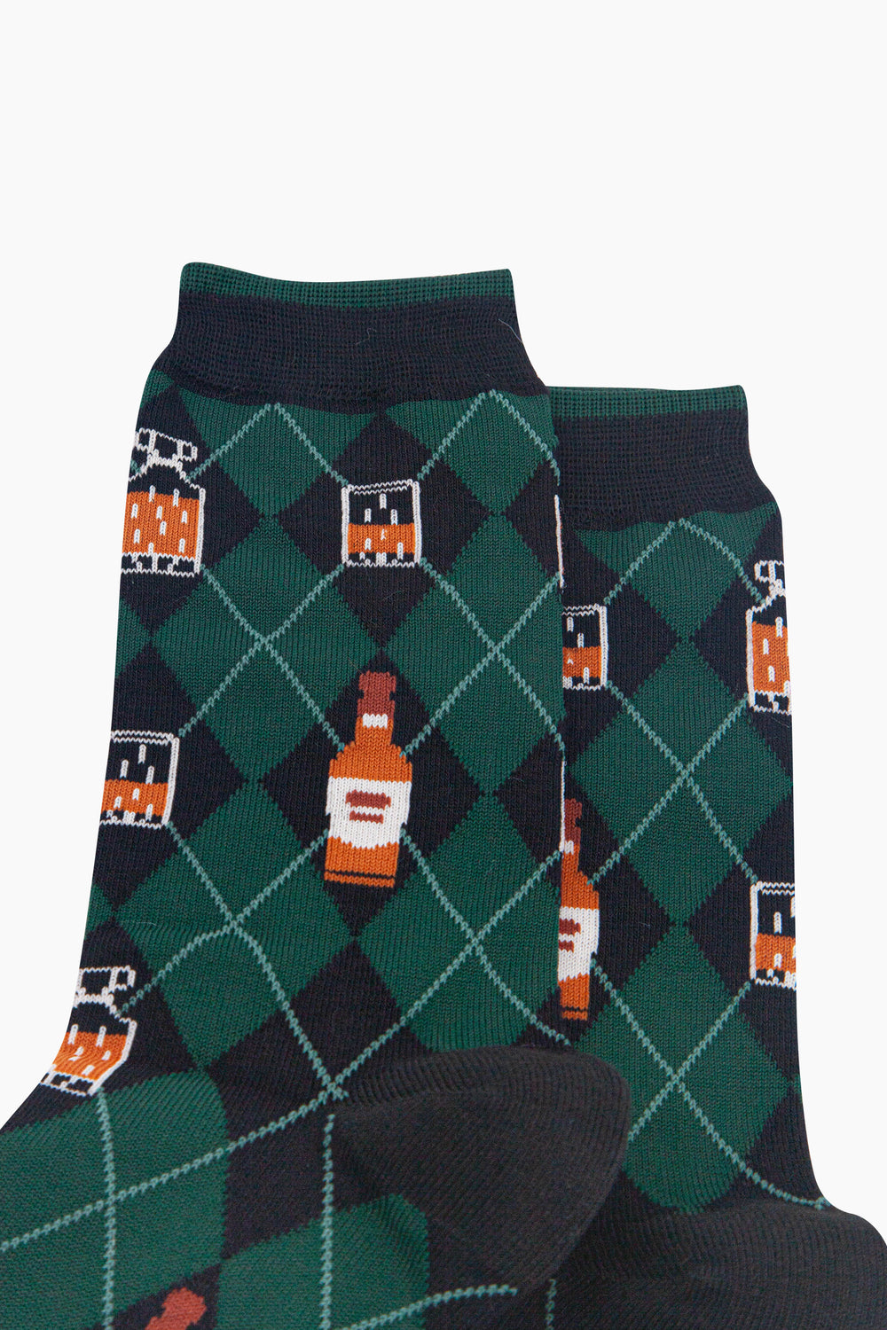 Whisky-Argyle-Men's-Bamboo-Socks-in-Black/Green-Close-Up