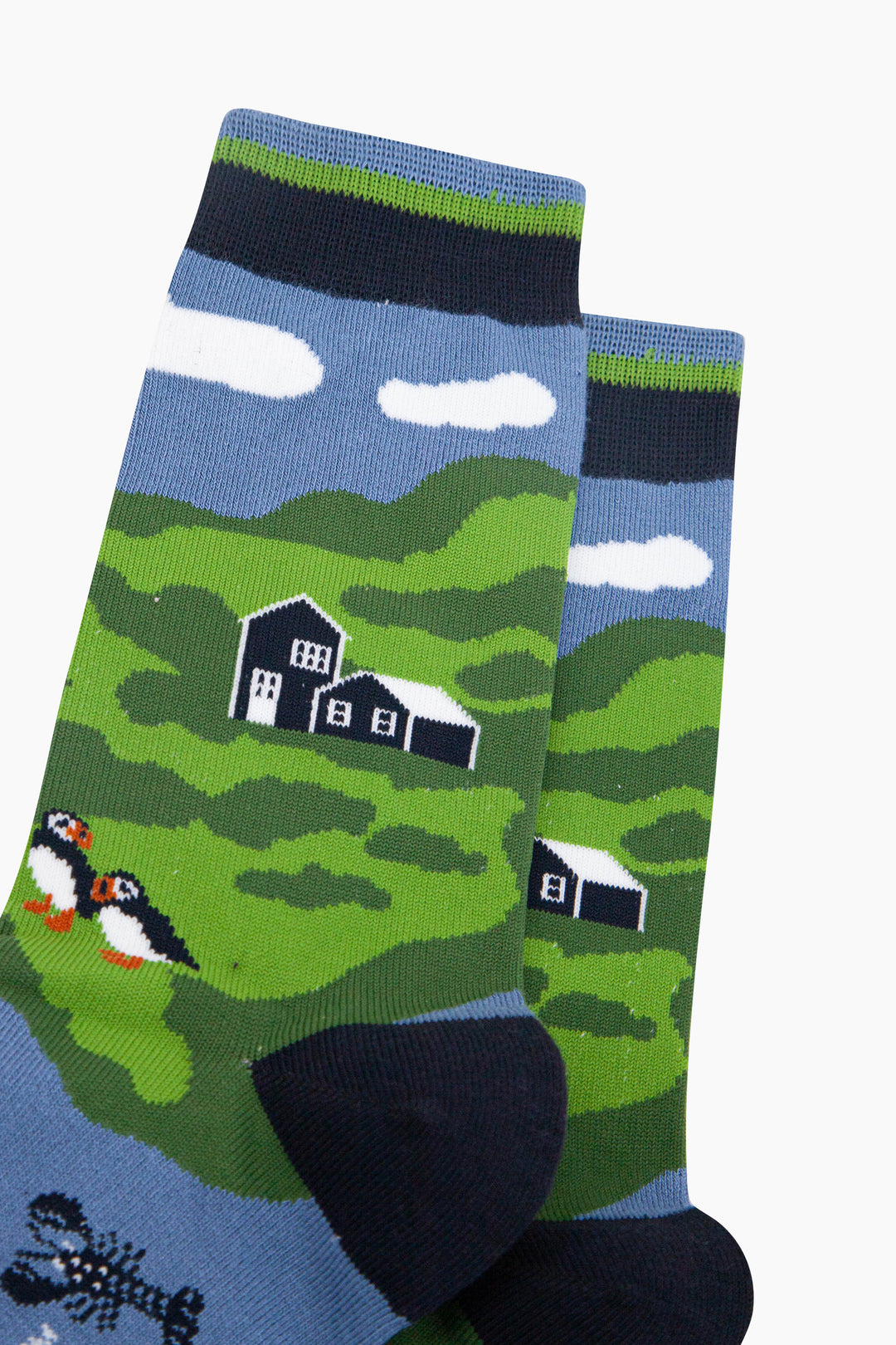 Puffins-&-Lobsters-Bamboo-Socks-in-Green-Closeup