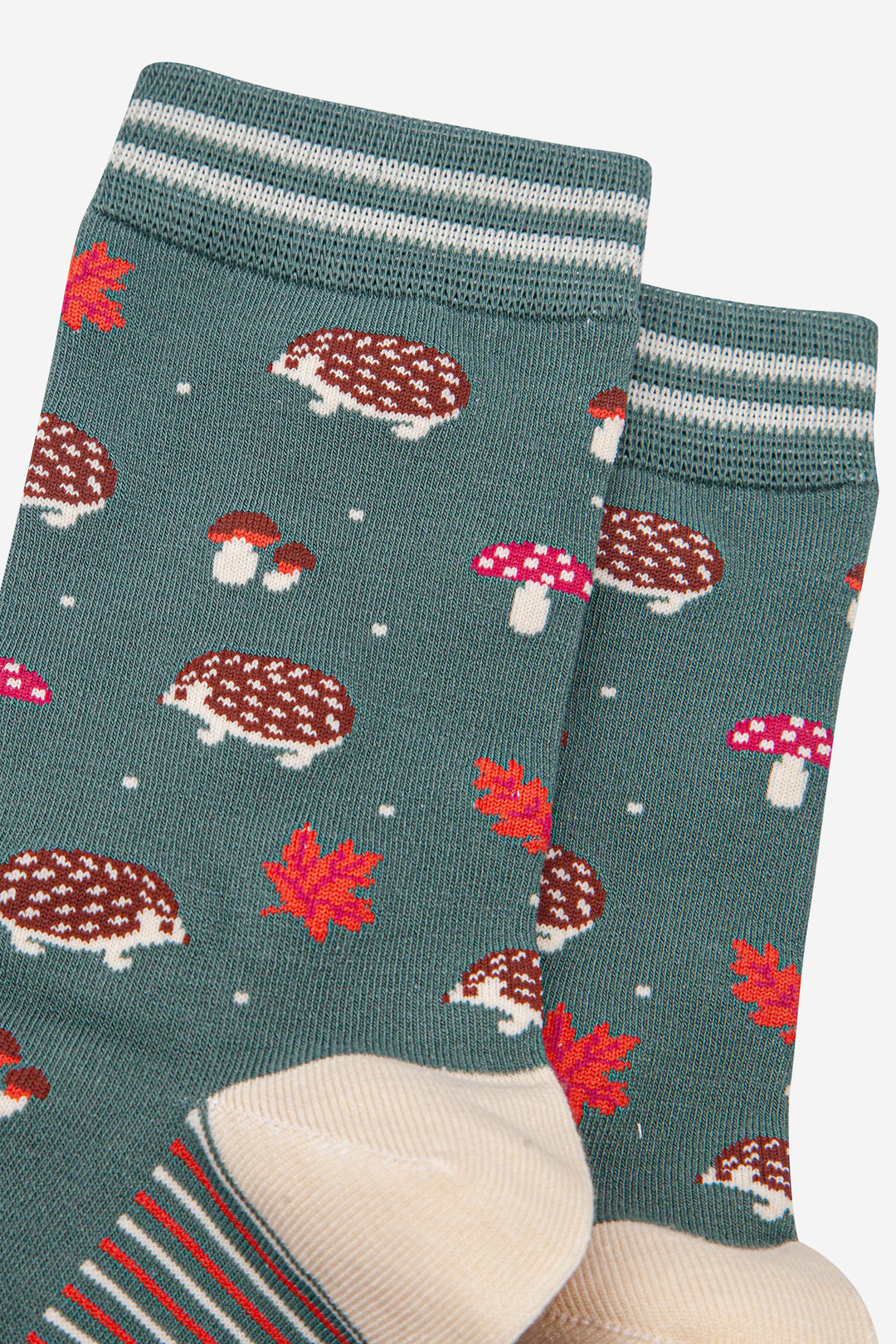 womens-bamboo-socks-sage-green-cream-hedgehog-toadstool-close-up