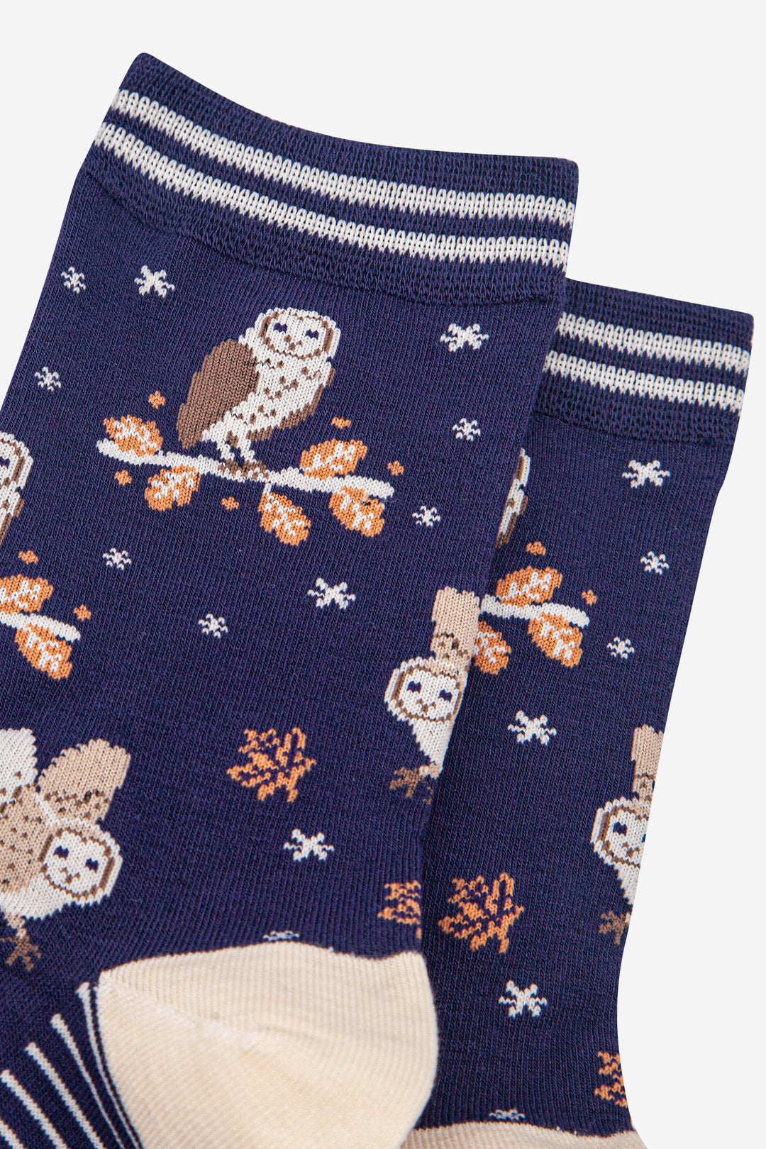 womens-bamboo-socks-navy-blue-barn-owls-close-up