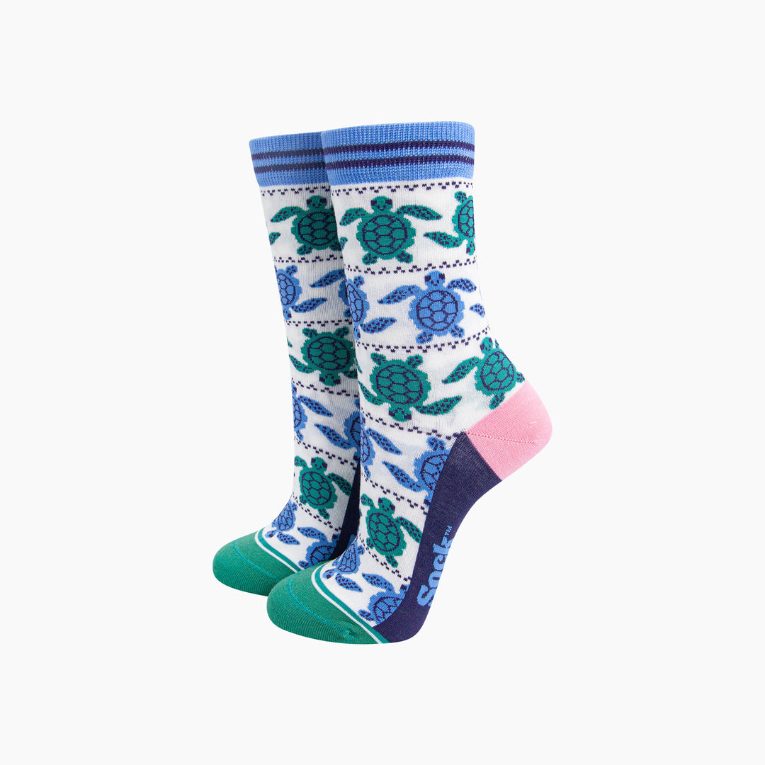Sea-Turtle-Bamboo-Socks-in-White/Blue-Mannequin