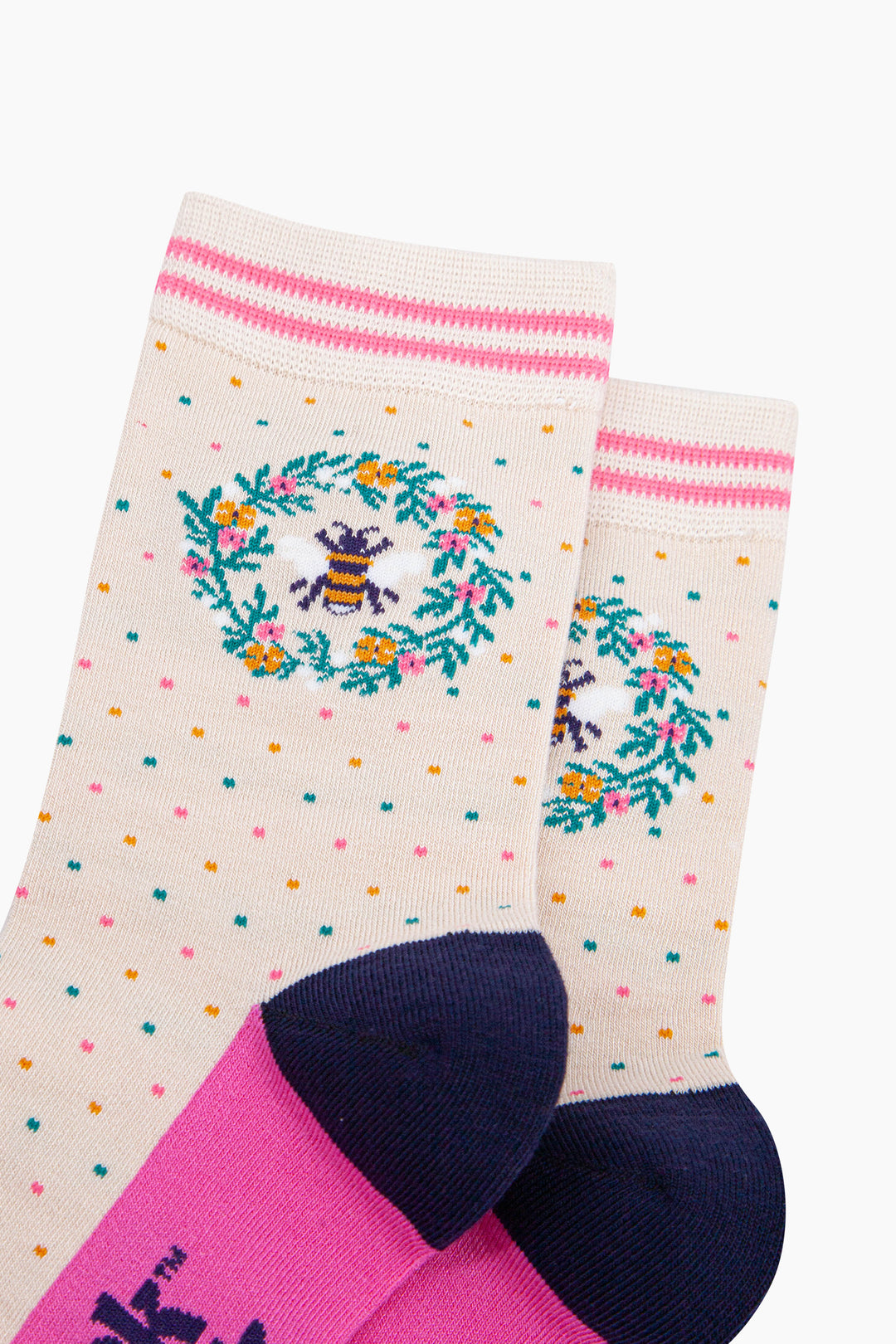 Bee-Floral-Wreath-Bamboo-Socks-in-Cream-Close-Up