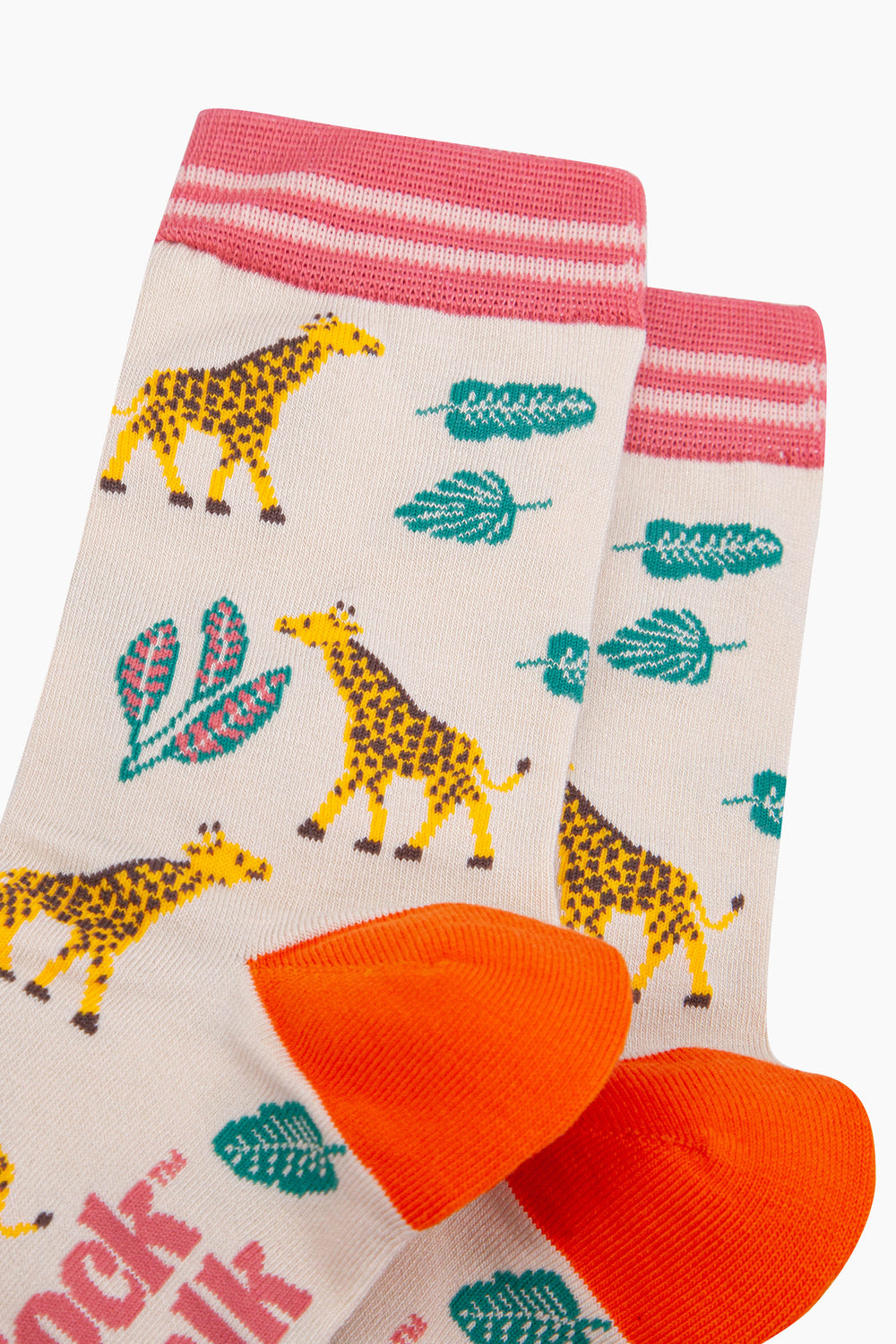 Giraffe-Bamboo-Socks-in-Cream-closeup