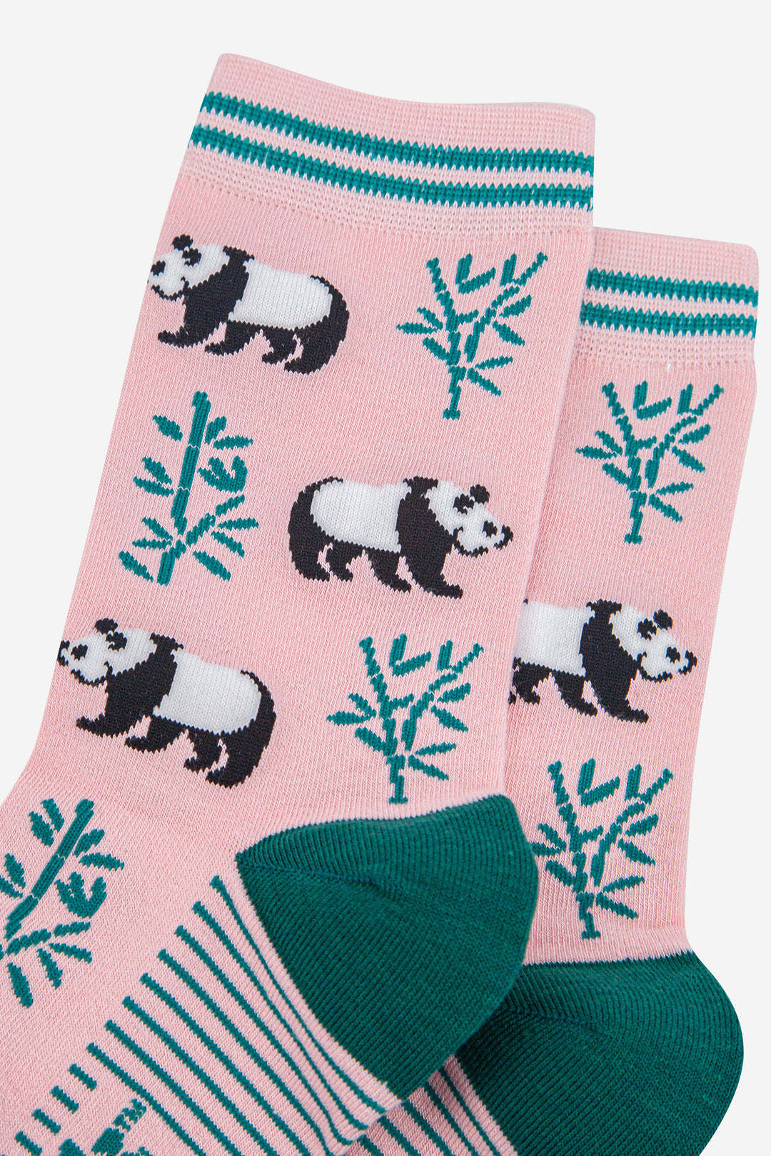 womens-bamboo-socks-light-pink-green-panda-close-up