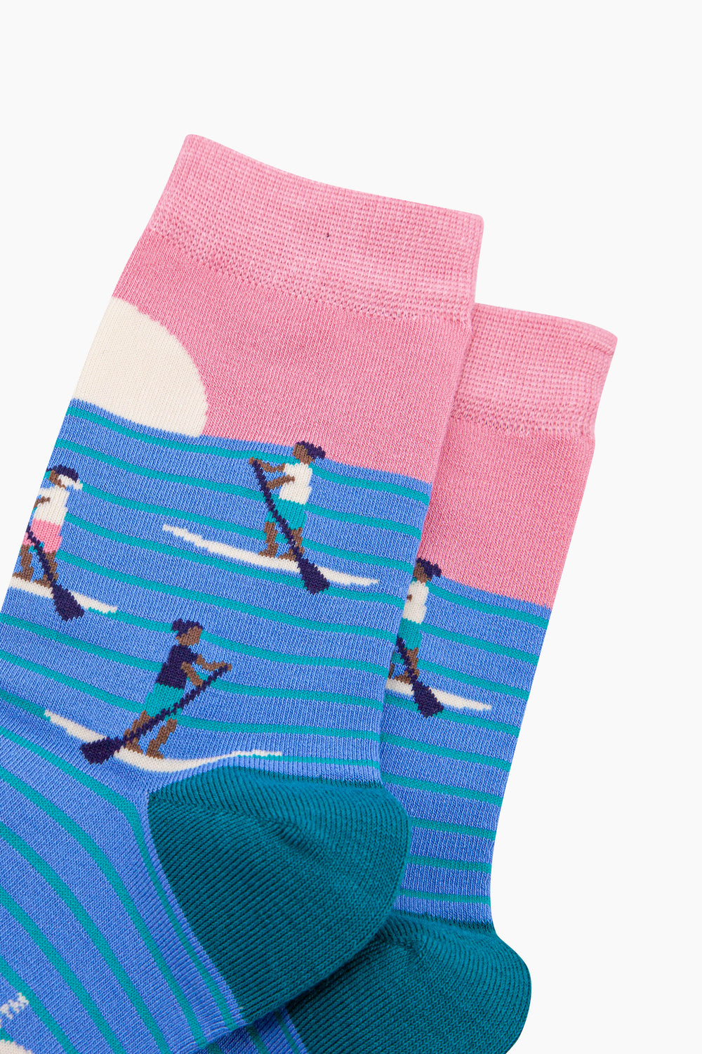 Sunset-Paddle-Boarding-Bamboo-Socks-in-Blue/Pink-Close-Up