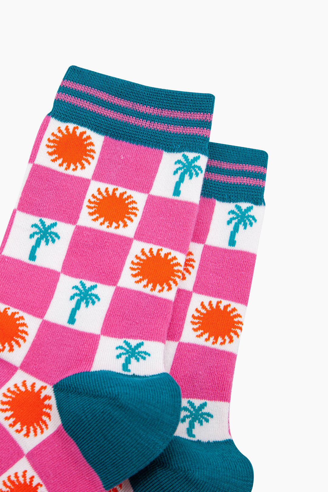 Palm-Tree-Sun-Checkerboard-Bamboo-Socks-in-Pink-Close-Up