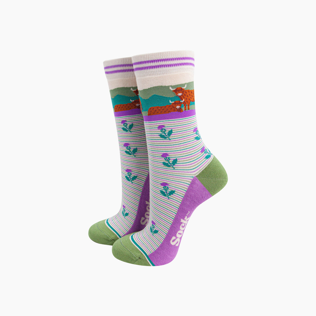 Highland-Cow-&-Thistles-Striped-Bamboo-Socsk-in-Cream-Mannequin