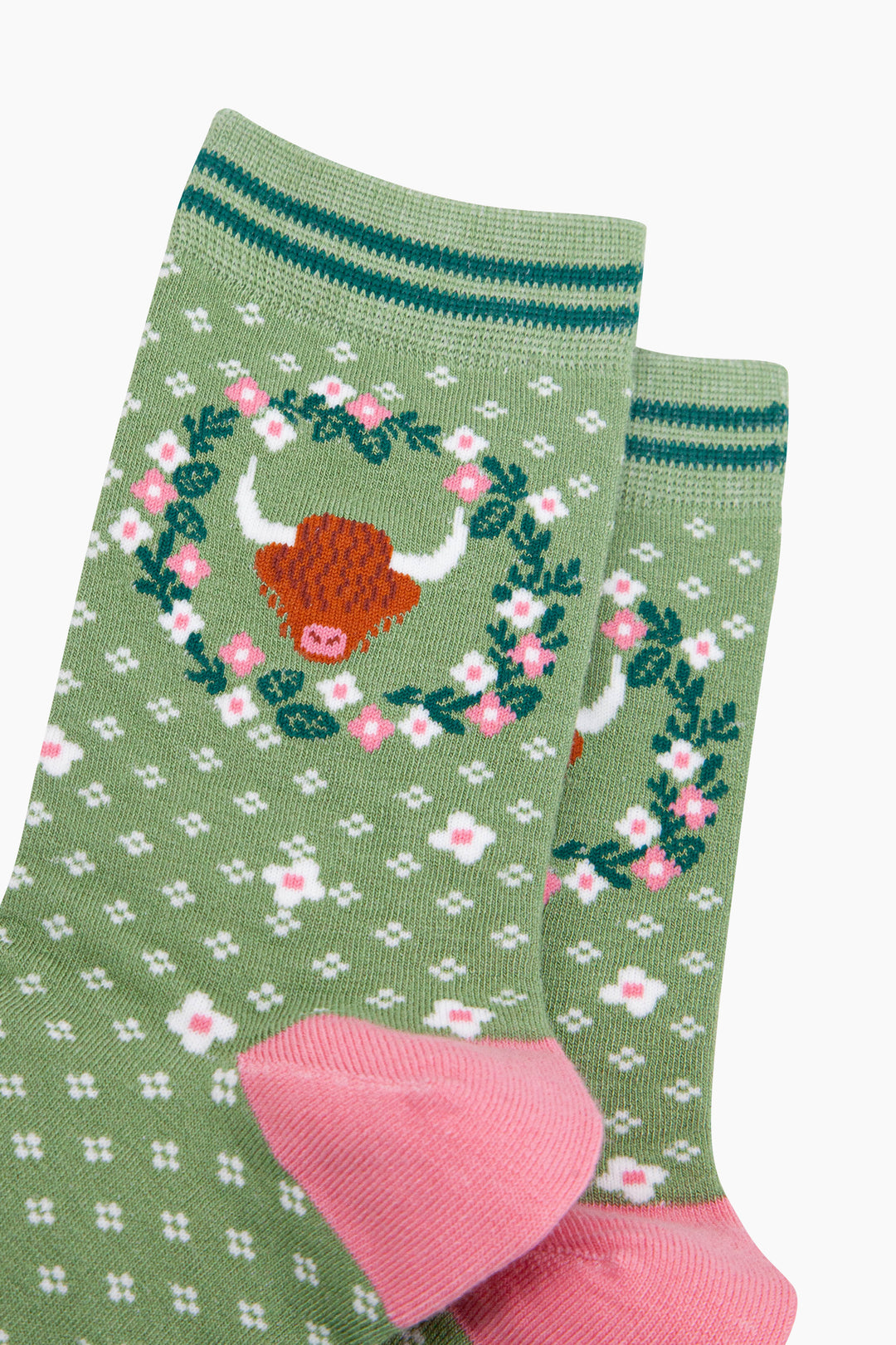 Highland-Cow-Floral-Wreath-Bamboo-Socks-in-Green-close-up