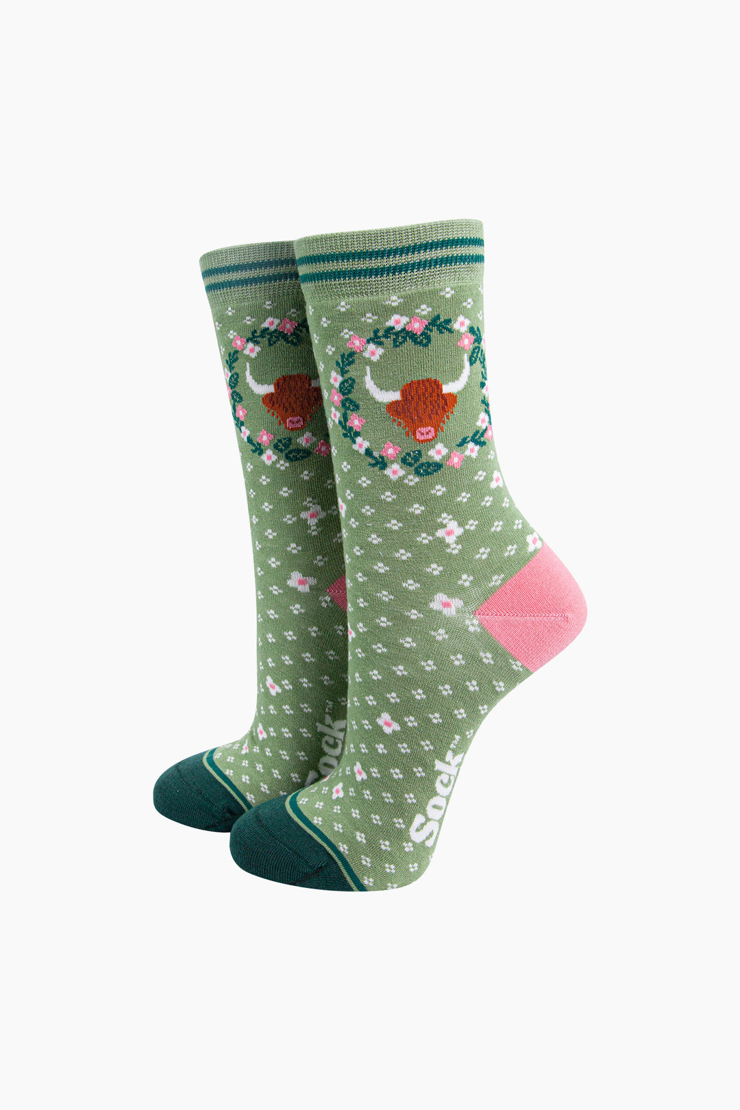Highland-Cow-Floral-Wreath-Bamboo-Socks-in-Green-mannequin