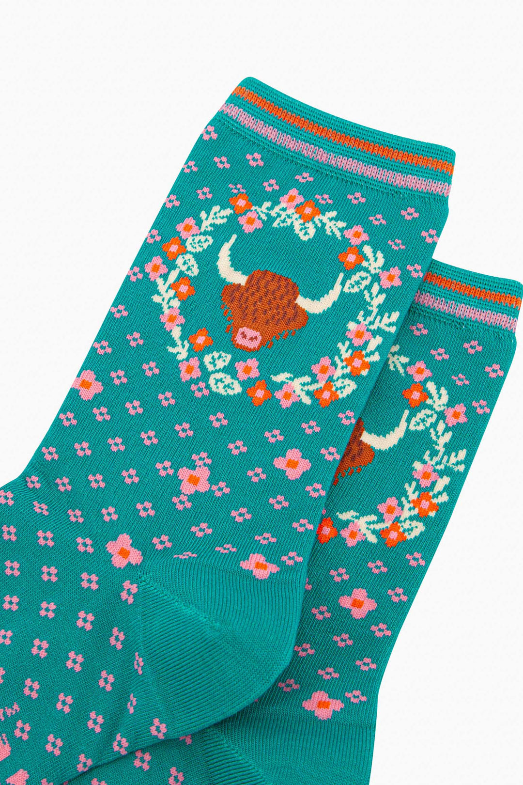 womens-bamboo-socks-teal-highland-cow-floral-wreath-close-up-horned-highland-cow-pink-orange-white-floral-wreath