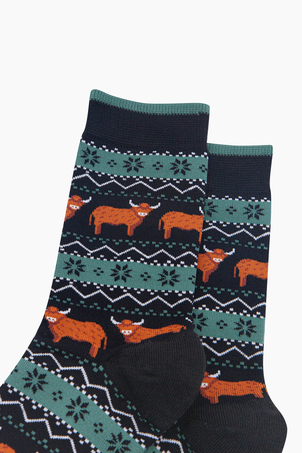 Highland-Cow-Fair-Isle-Men's-Bamboo-Socks-in-Black/Green-Close-Up