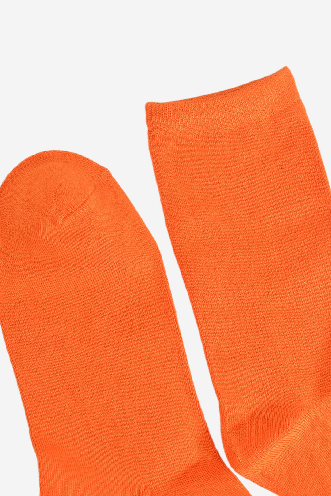 close up of the cuff and toe, both are plain orange the same as the base of the socks. the cuff is straight cut.