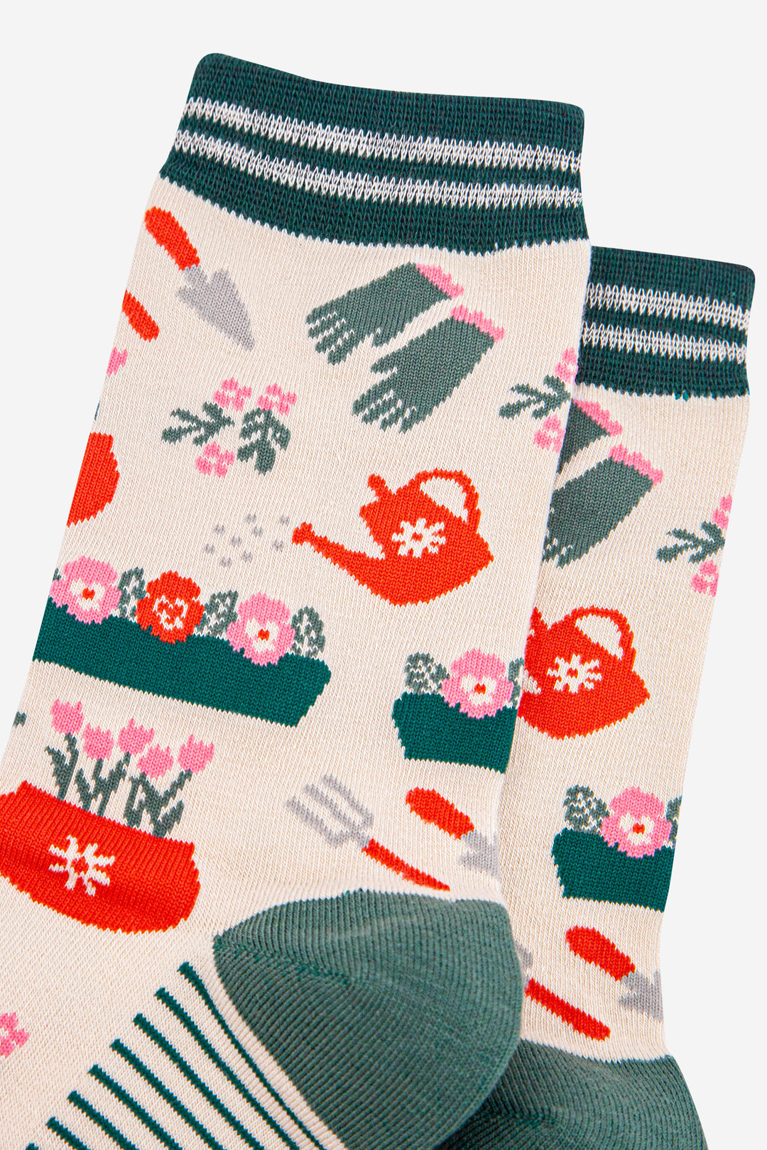 womens-bamboo-socks-cream-green-gardening-close-up