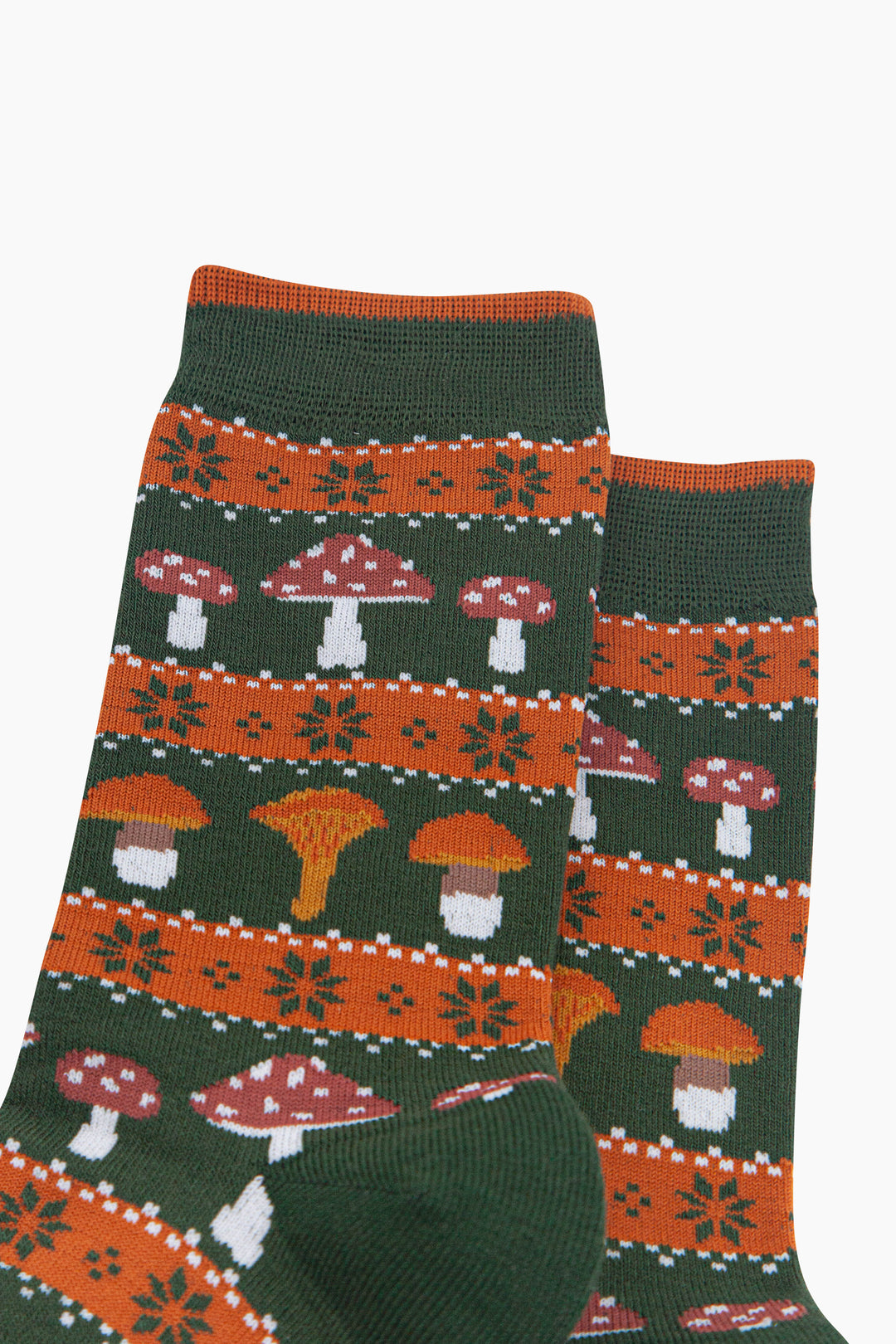 Toadstool-Men's-Bamboo-Socks-in-Forest-Green-Close-Up