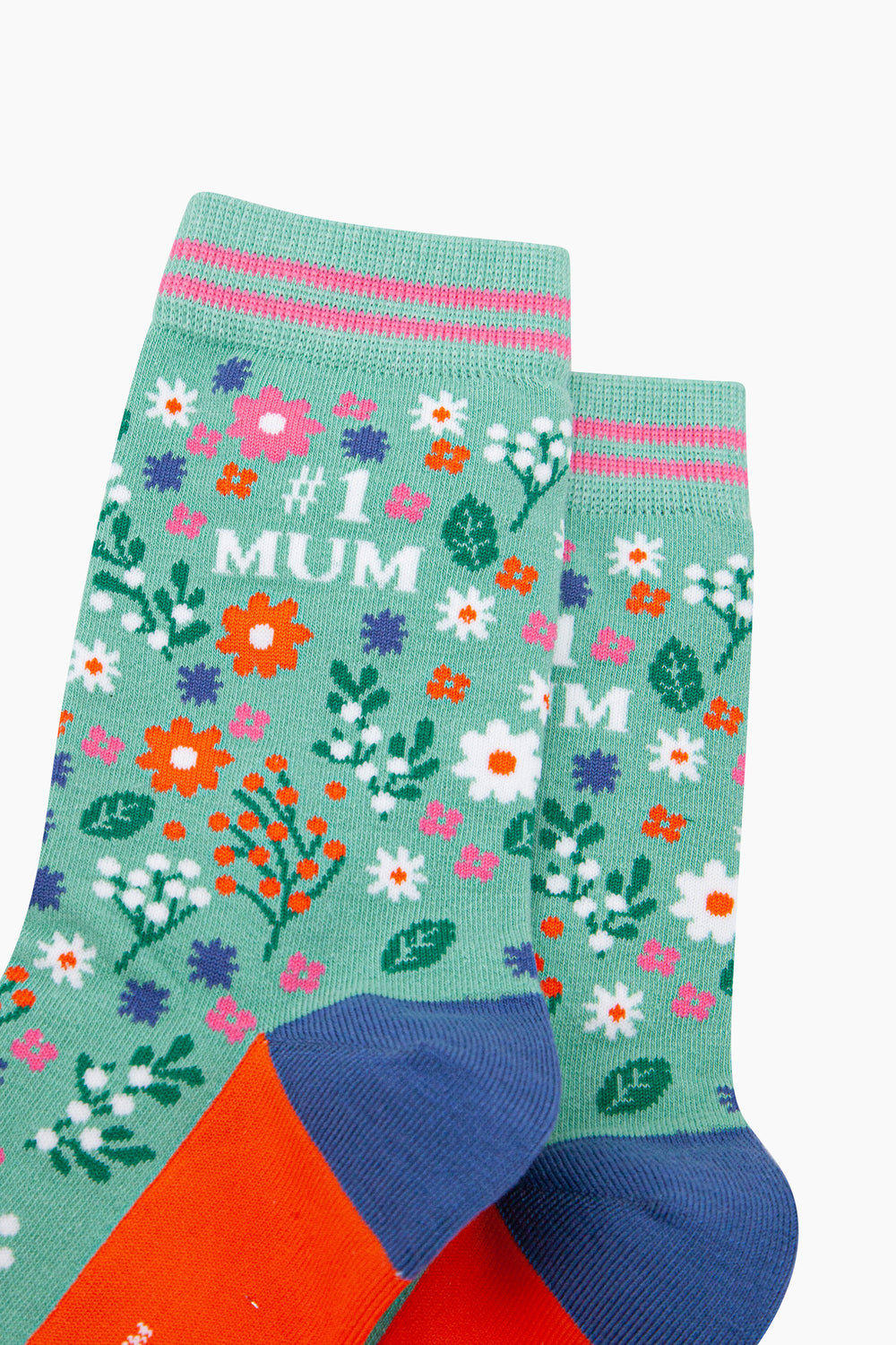 Number-1-Mum-Floral-Bamboo-Socks-in-Green-Closeup