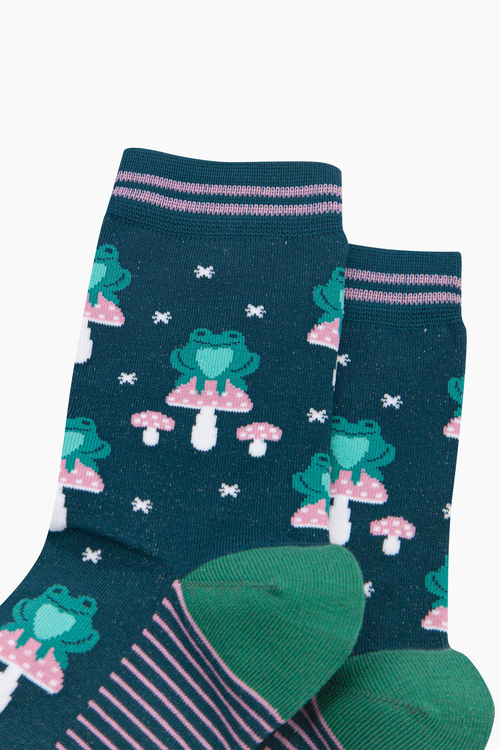 Frog-&-Toadstool-Women's-Bamboo-Socks-in-Forest-Green-Close-Up
