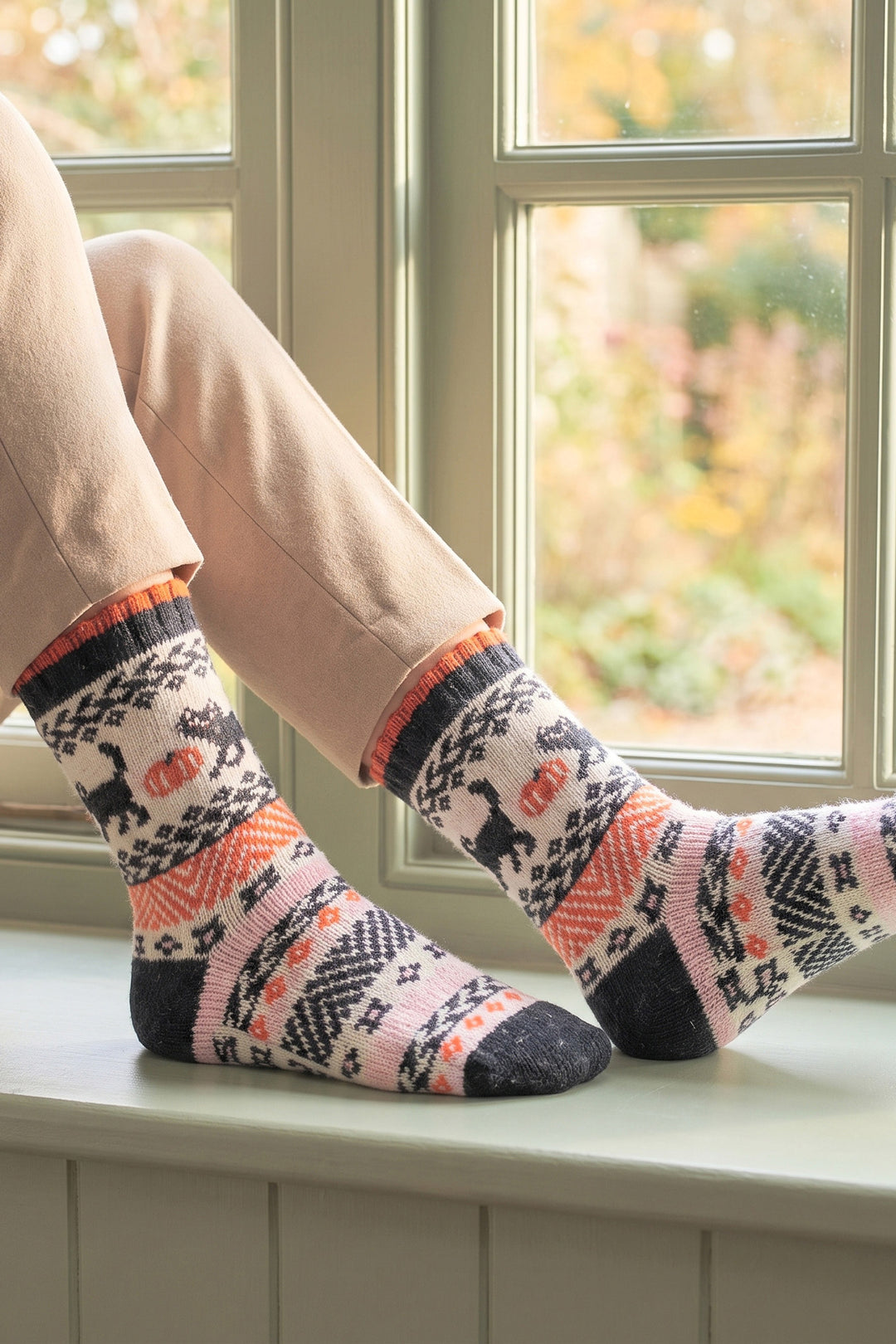Black-Cat-&-Pumpkin-Patterned-Wool-Socks-in-Cream