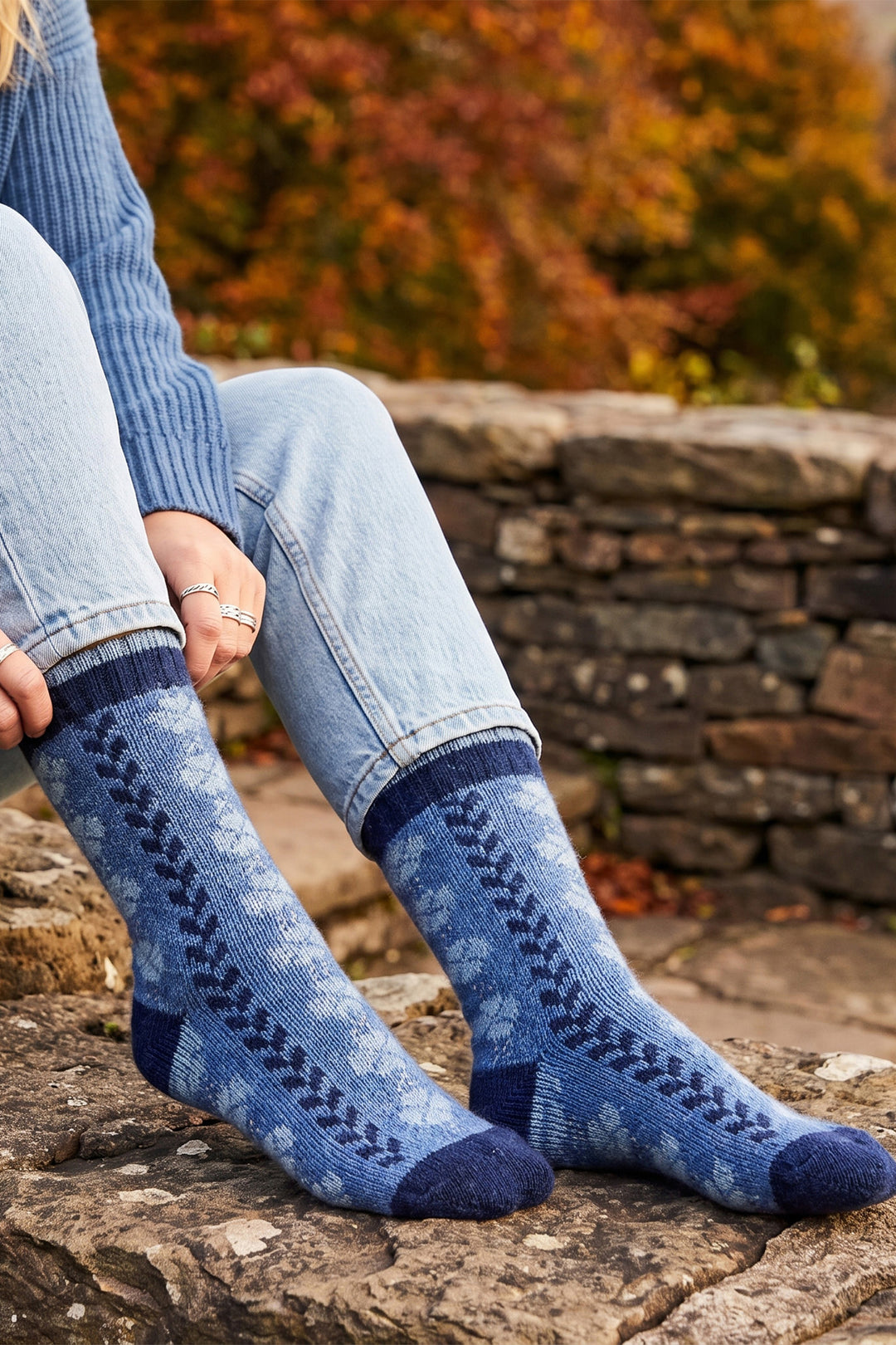 Flower-Patterned-Wool-Socks-in-Burgundy/Orange