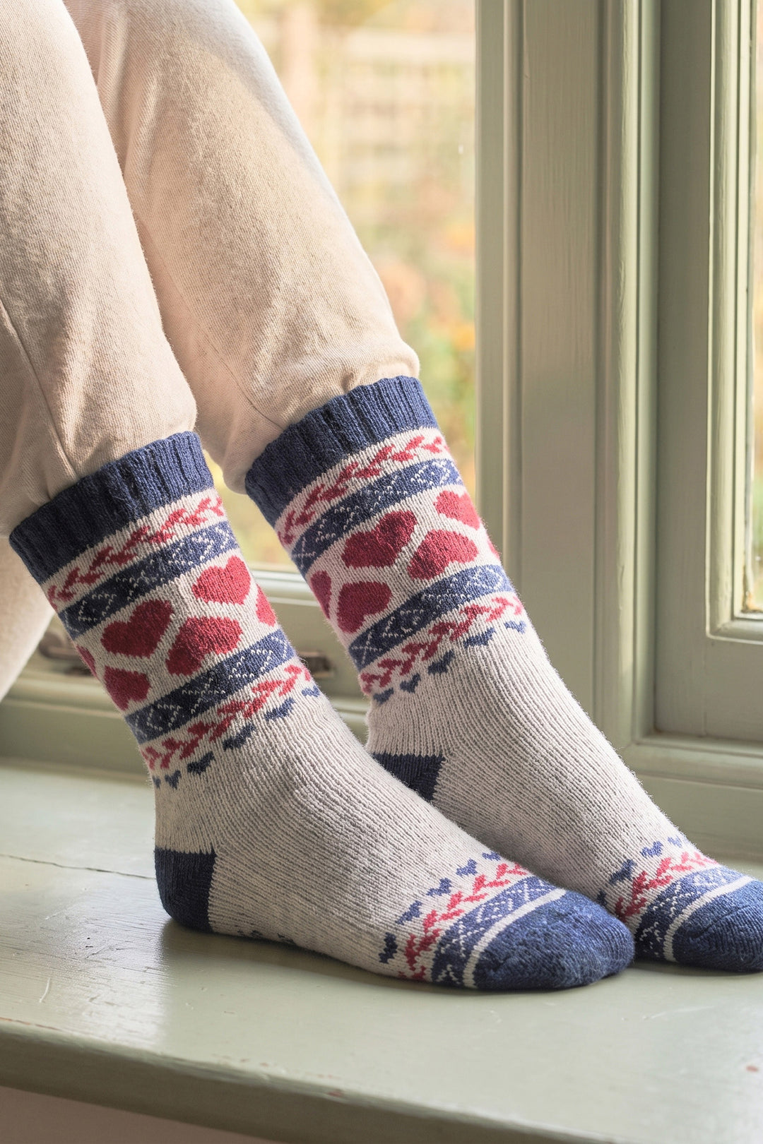 Heart-Patterned-Wool-Socks-in-Navy-Blue/Red