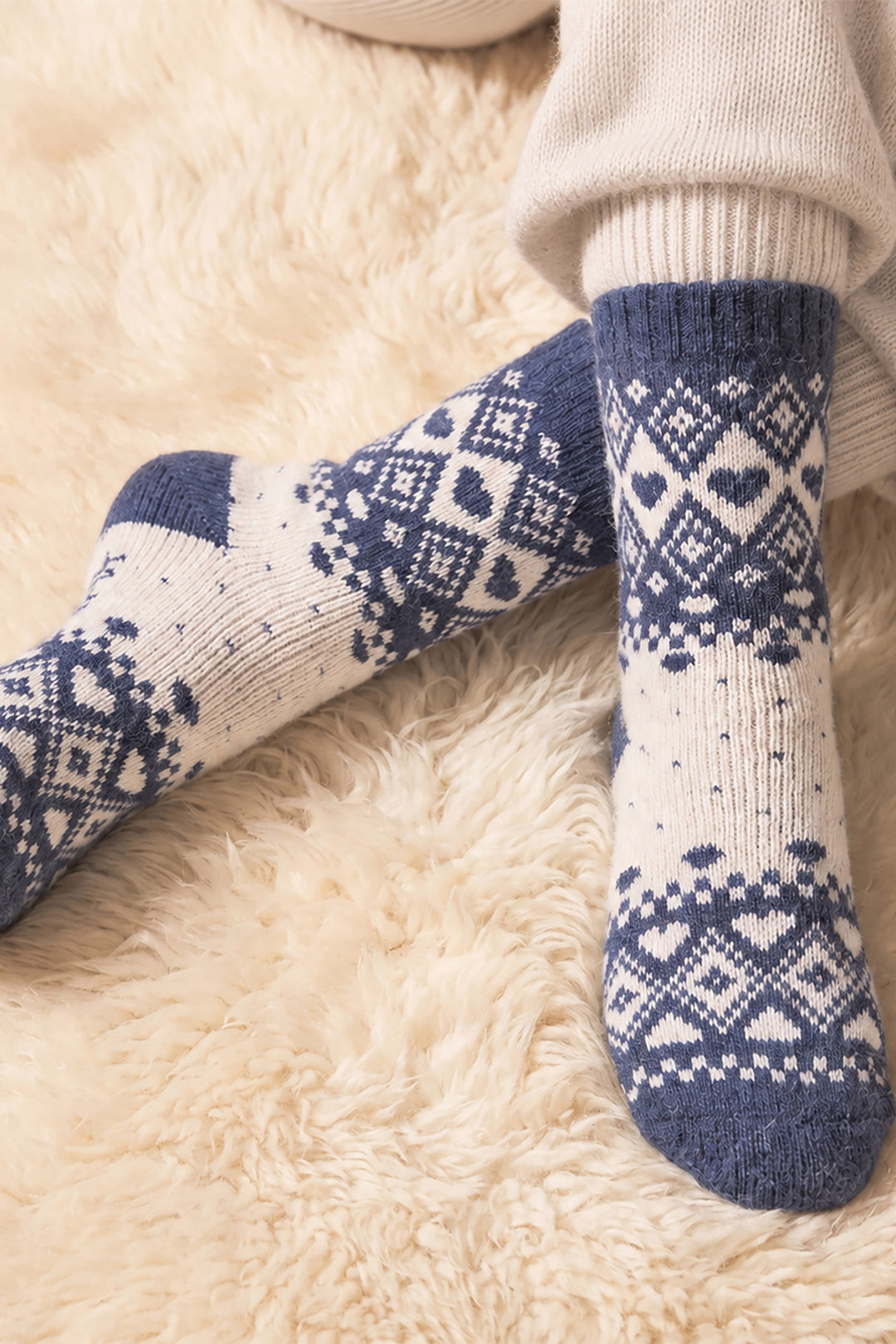 Scandi Heart Patterned Wool Socks in Cream/Navy Blue