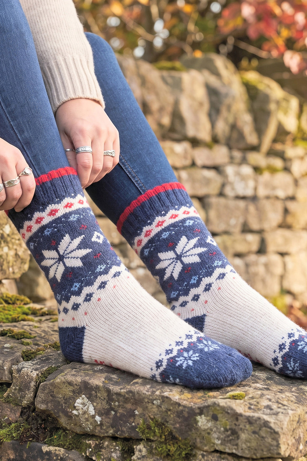 Nordic-Snowflake-Patterned-Wool-Socks-in-Cream/Navy-Blue