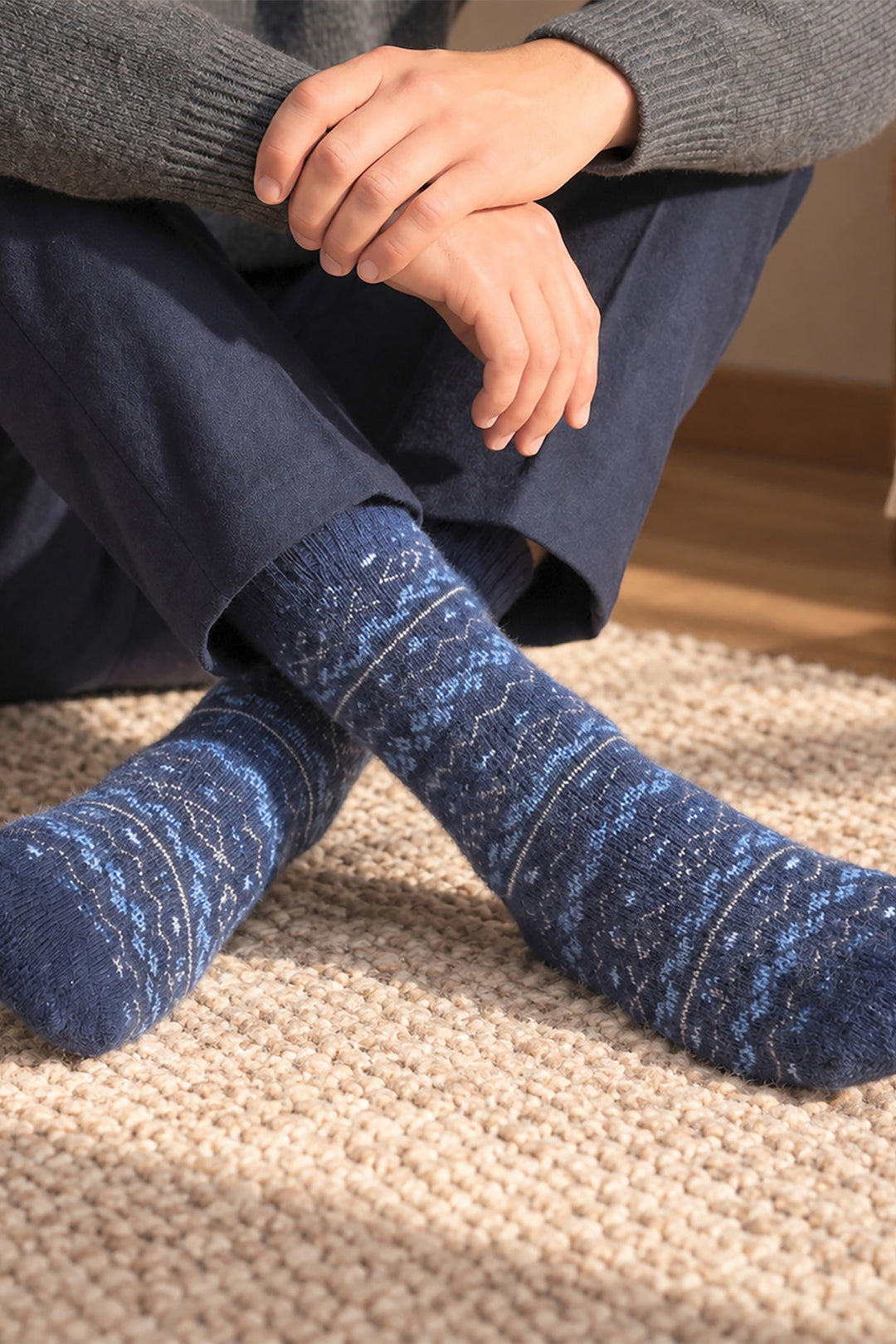 Fair-Isle-Patterned-Wool-Socks-in-Navy-Blue/Blue