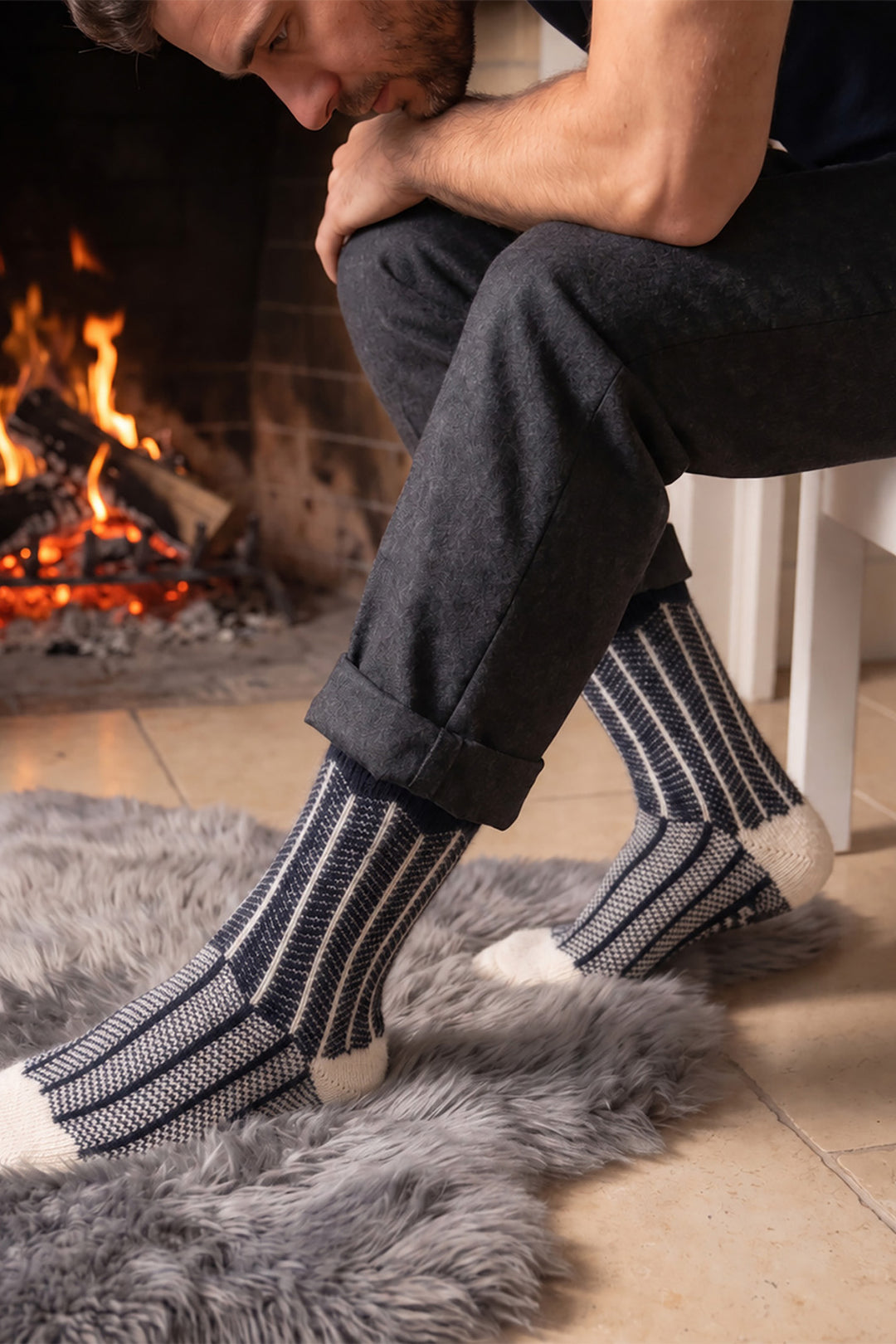 Herringbone-Patterned-Wool-Socks-in-Black