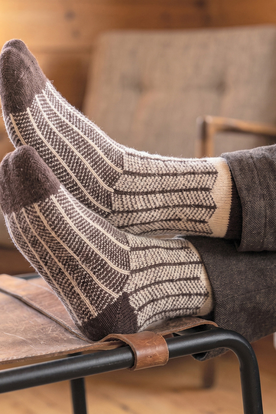 Herringbone-Patterned-Wool-Socks-in-Brown/Oat