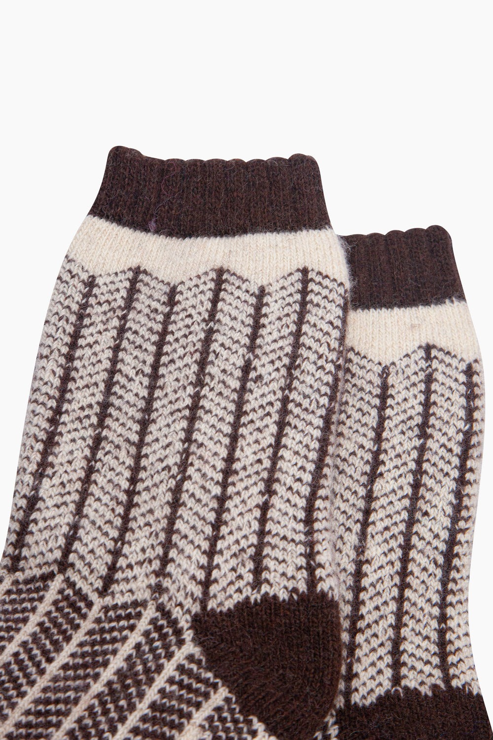 Herringbone-Patterned-Wool-Socks-in-Brown/Oat-Close-Up