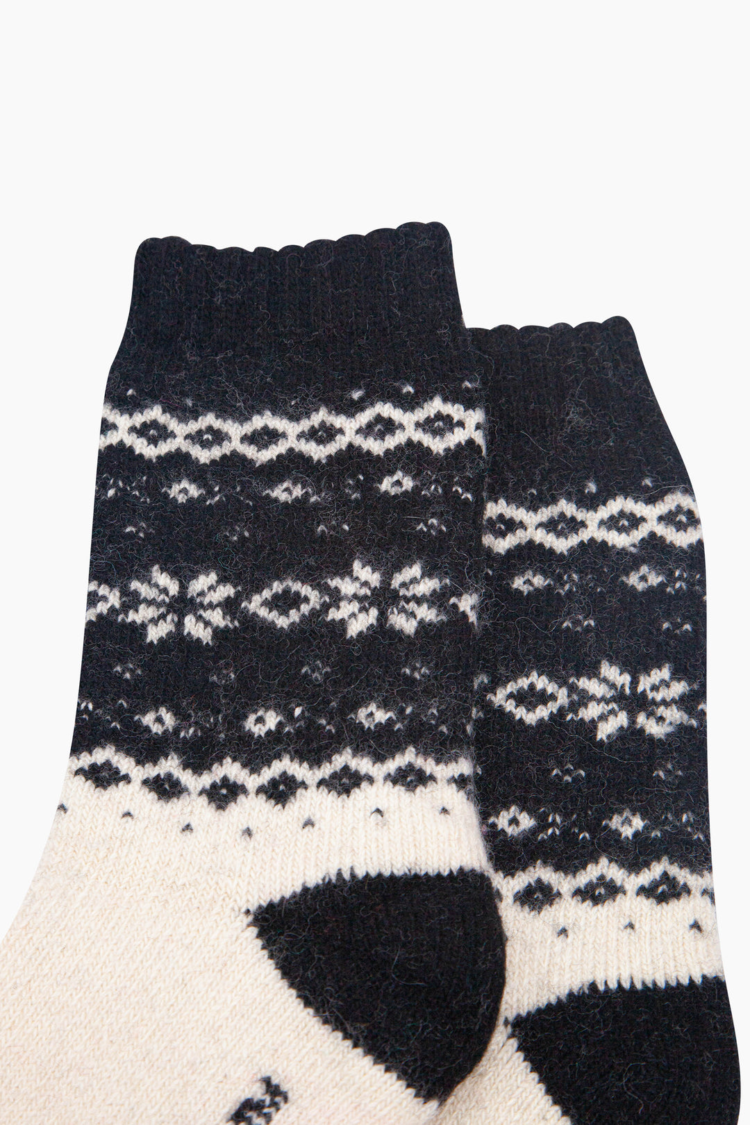 Nordic-Snowflake-Patterned-Wool-Socks-in-Black/Oat-Close-Up