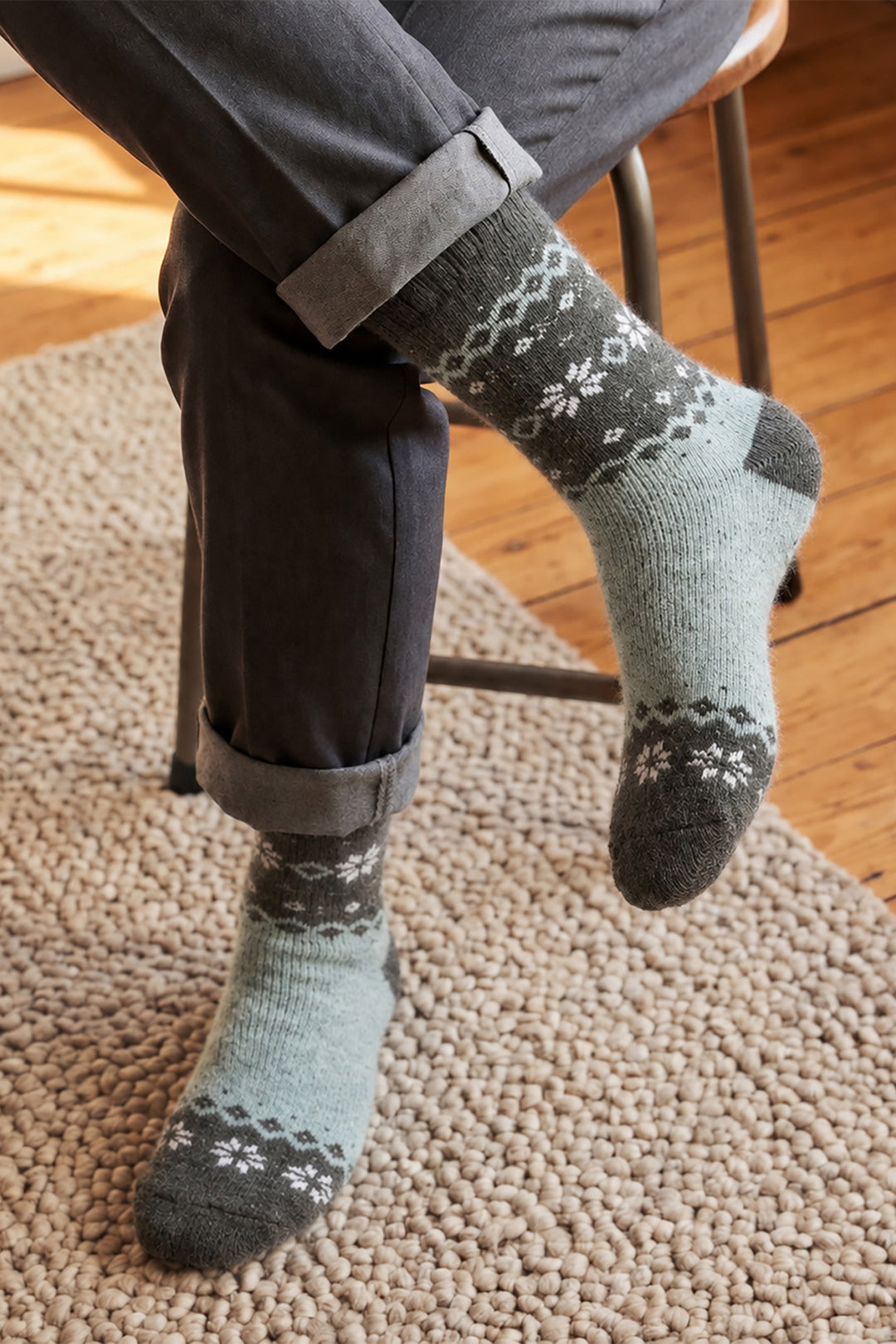 Nordic-Snowflake-Patterned-Wool-Socks-in-Green