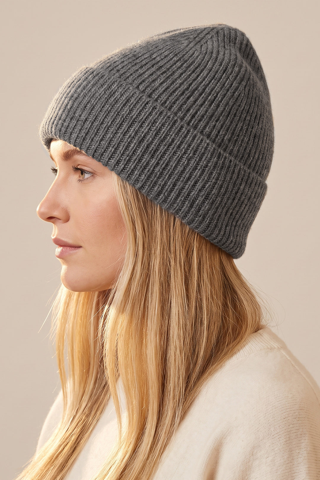 grey-ribbed-beanie-hat