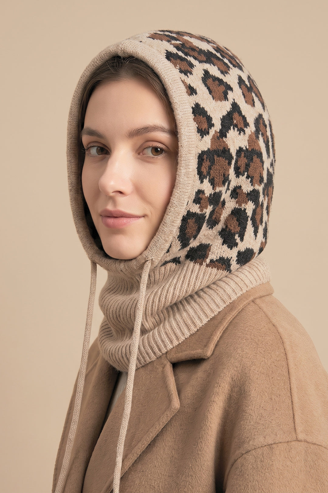 Leopard-Print-Knitted-Hood-in-Beige
