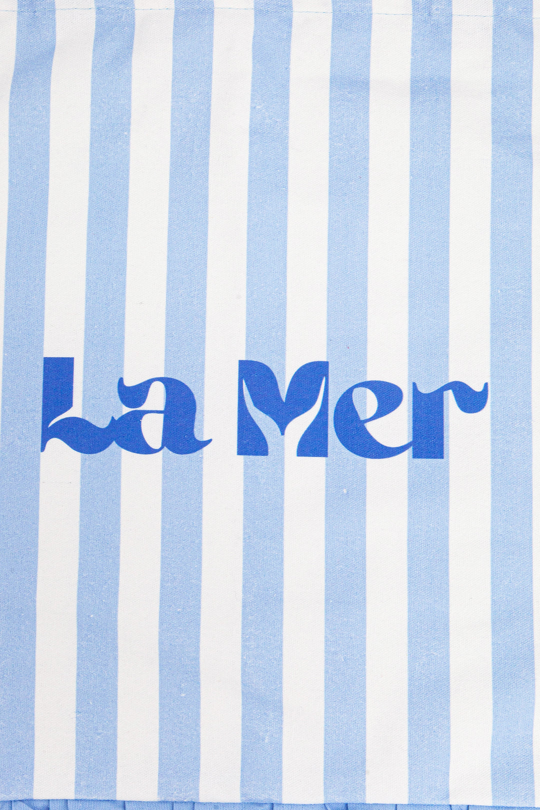 La-Mer-Striped-Frilled-Canvas-Tote-Bag-in-Blue-close-up