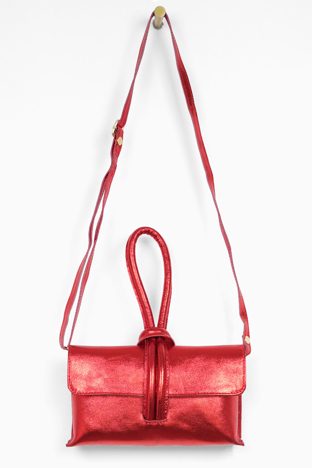 trixie-clutch-bag-metallic-scarlett-italian-pebble-grain-leather-shoulder-strap