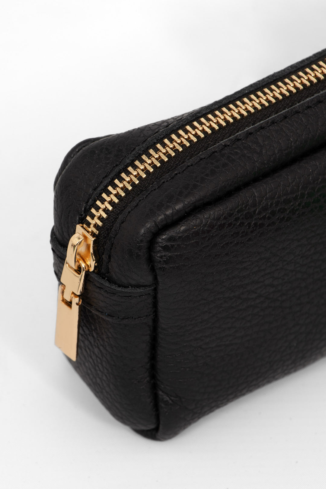 allegra-italian-leather-cosmetic-bag-black-pebbled-close-up