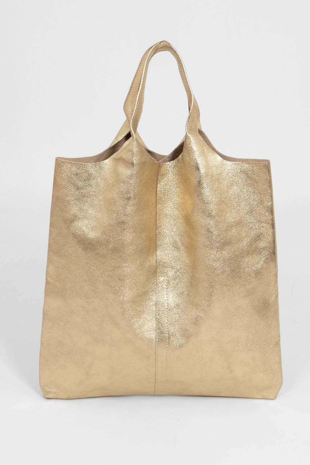 gold metallic leather tote bag with top carry handles. this bag is designed to be worn over the shoulder