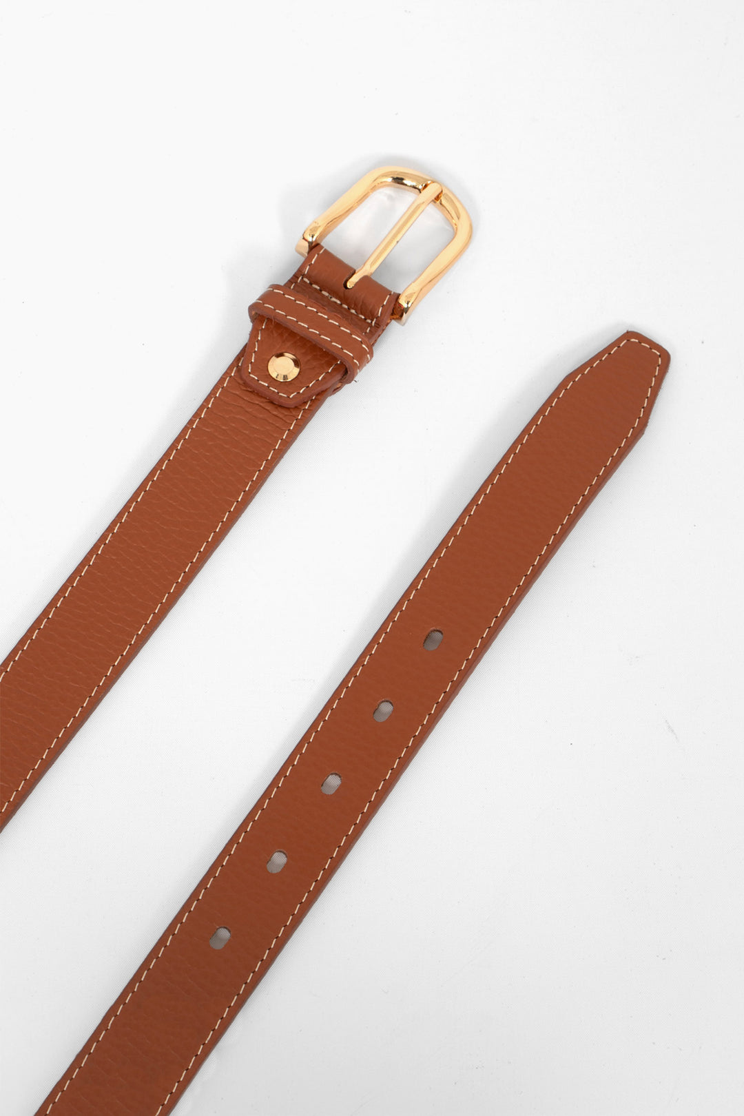 plain tan brown 3cm leather belt with cut out notches and gold buckle and pin