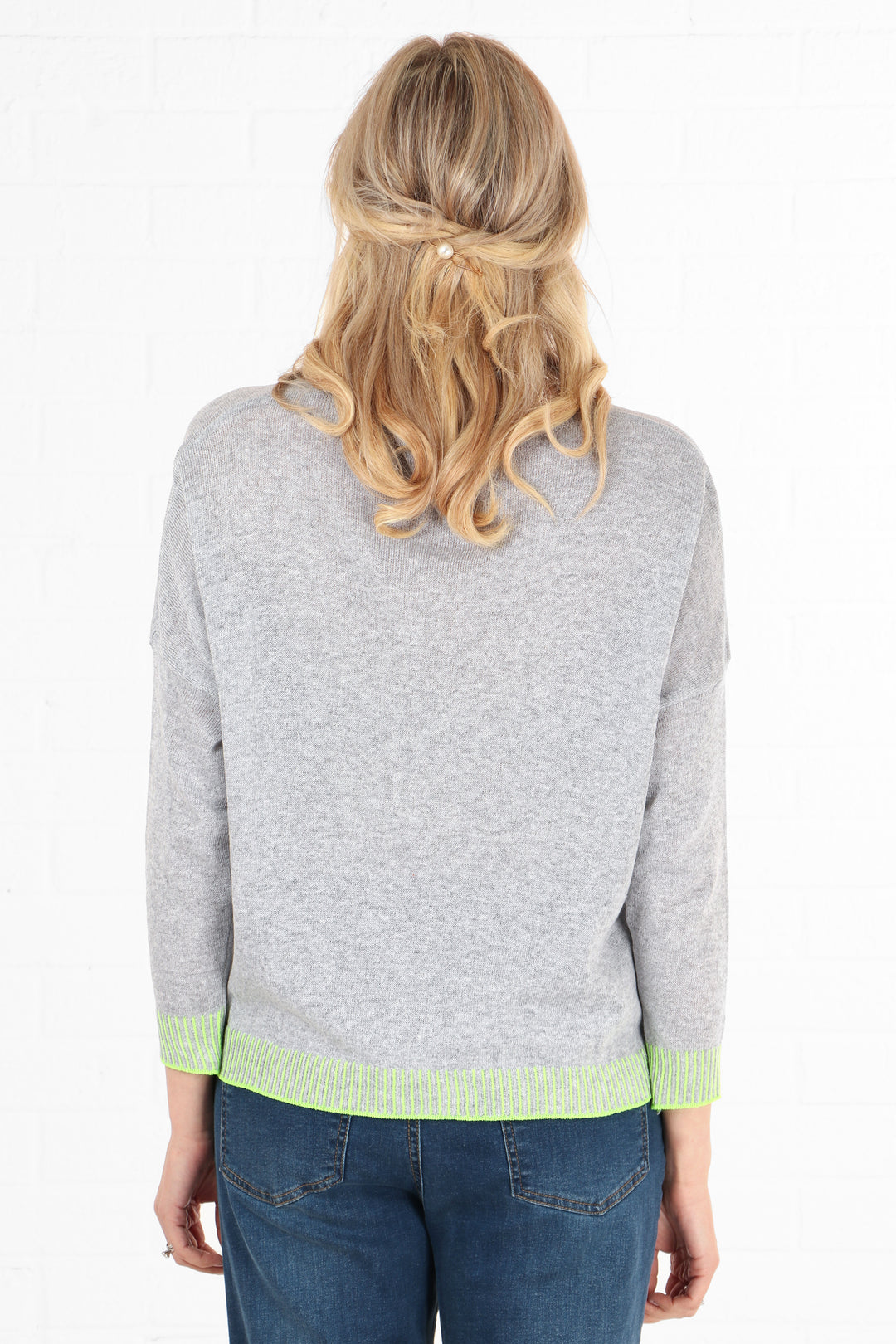 model showing the back of the light grey jumper