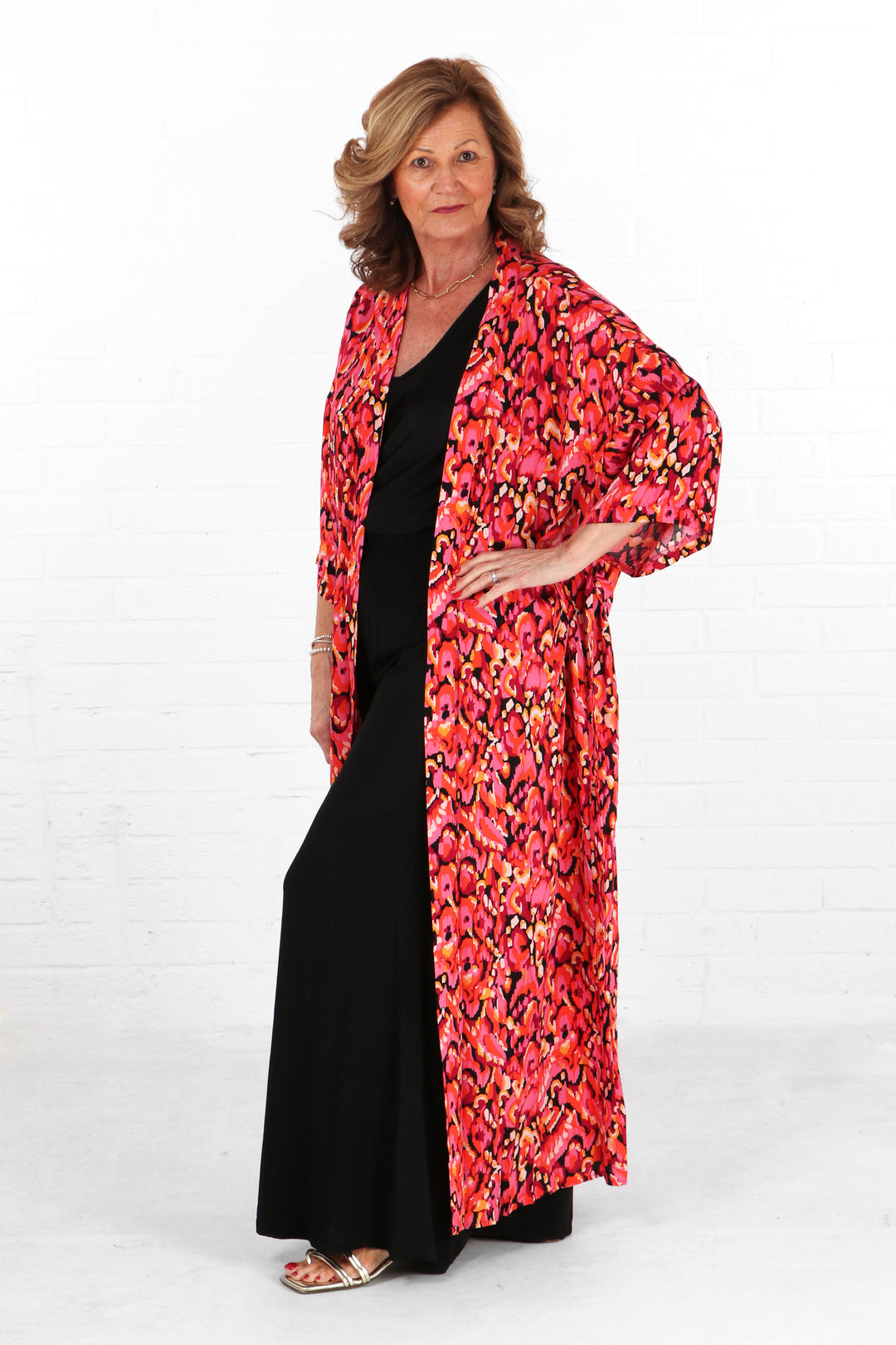 model wearing a fuchsia pink abstract print long kimono robe with 3/4 sleeves