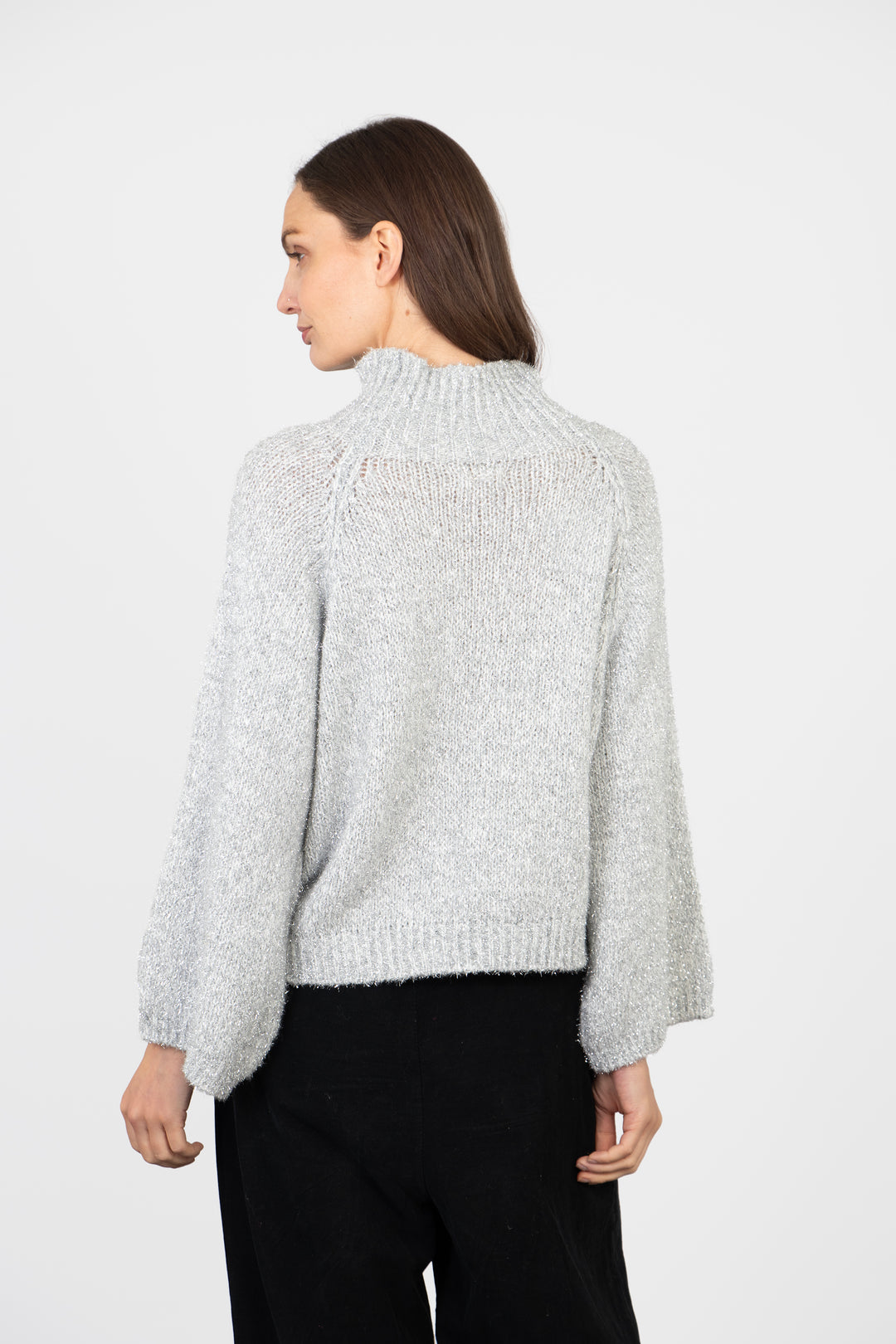 model showing the back of the jumper, it is plain no pattern