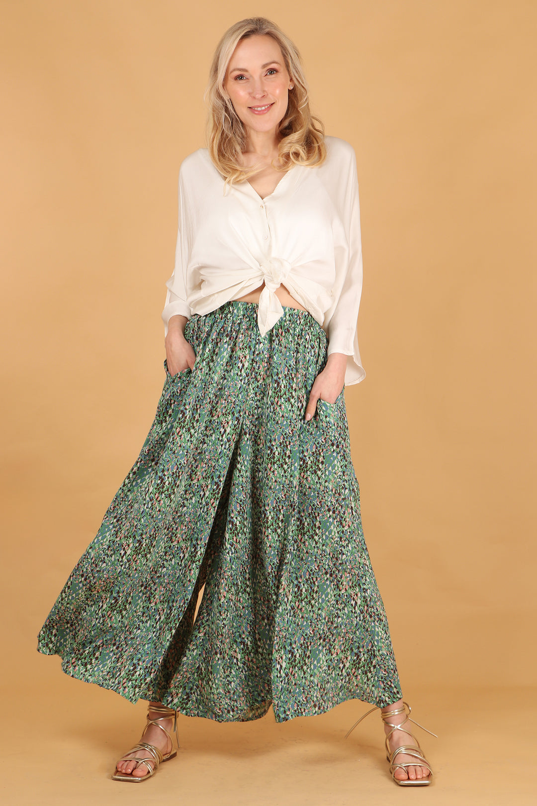 model showing that the palazzo pants have pockets