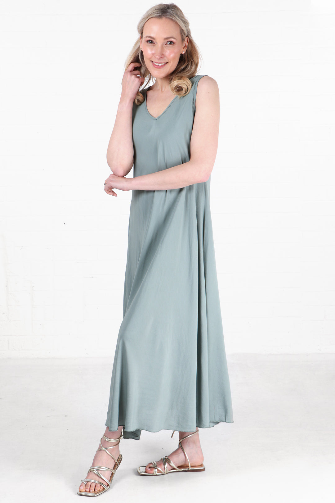 sleevless maxi trapeze dress in sage green