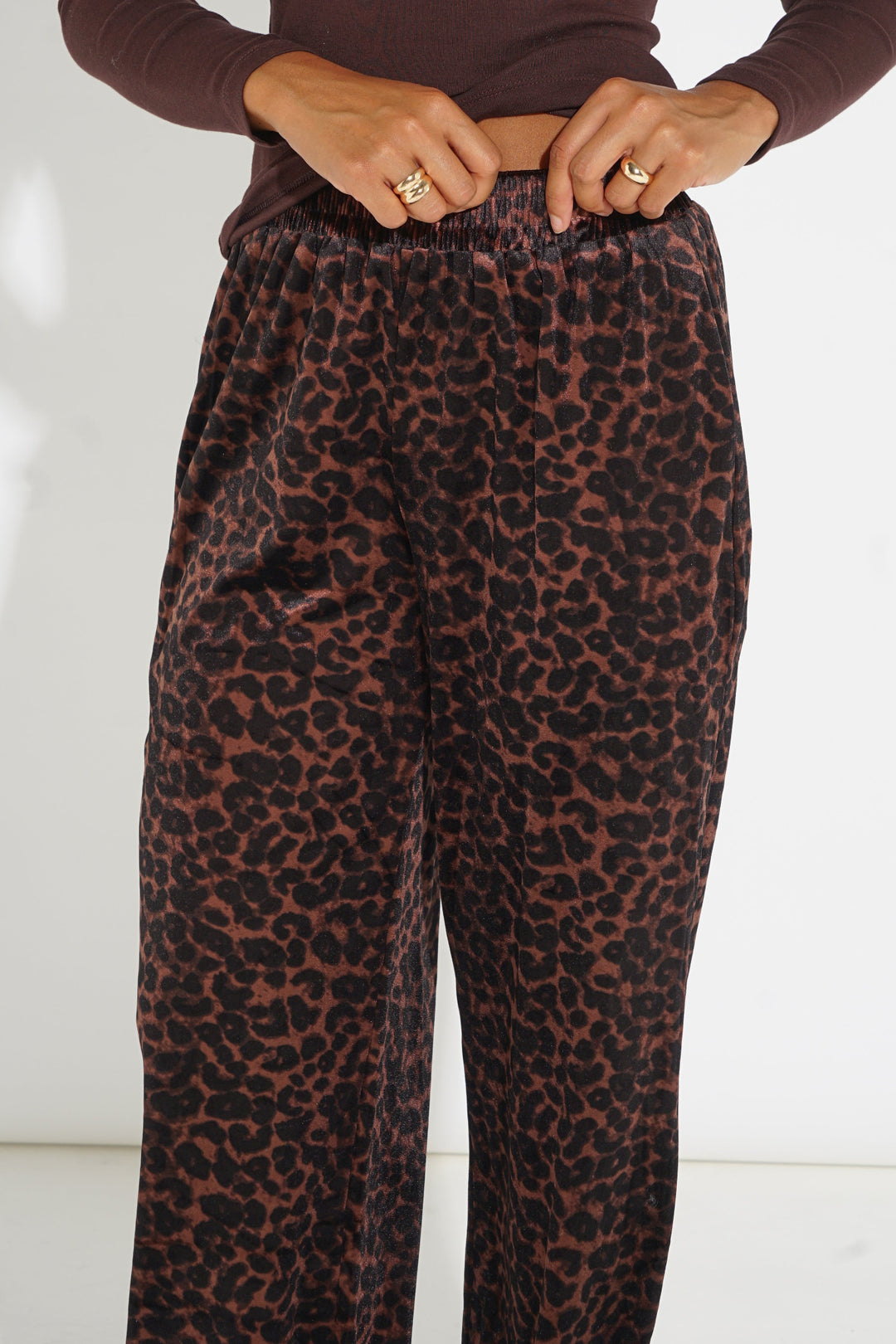 Leopard-Print-Wide-Leg-Trousers-in-Brown
