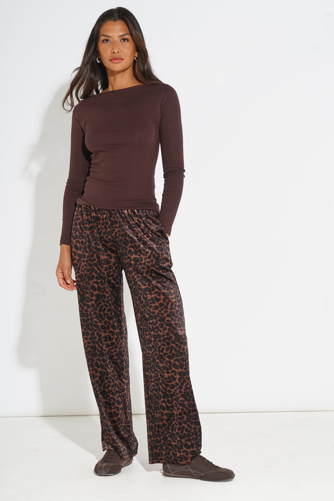 Leopard-Print-Wide-Leg-Trousers-in-Brown