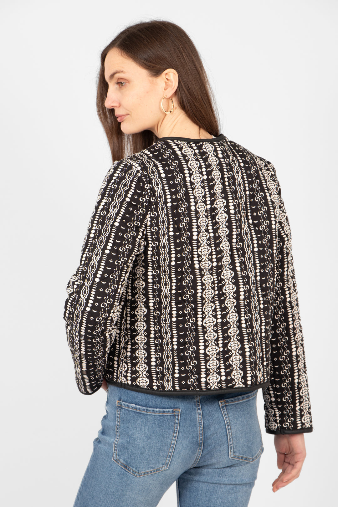 greta-lightweight-box-jacket-black-moroccan-print-rear-view-pattern-on-back-white