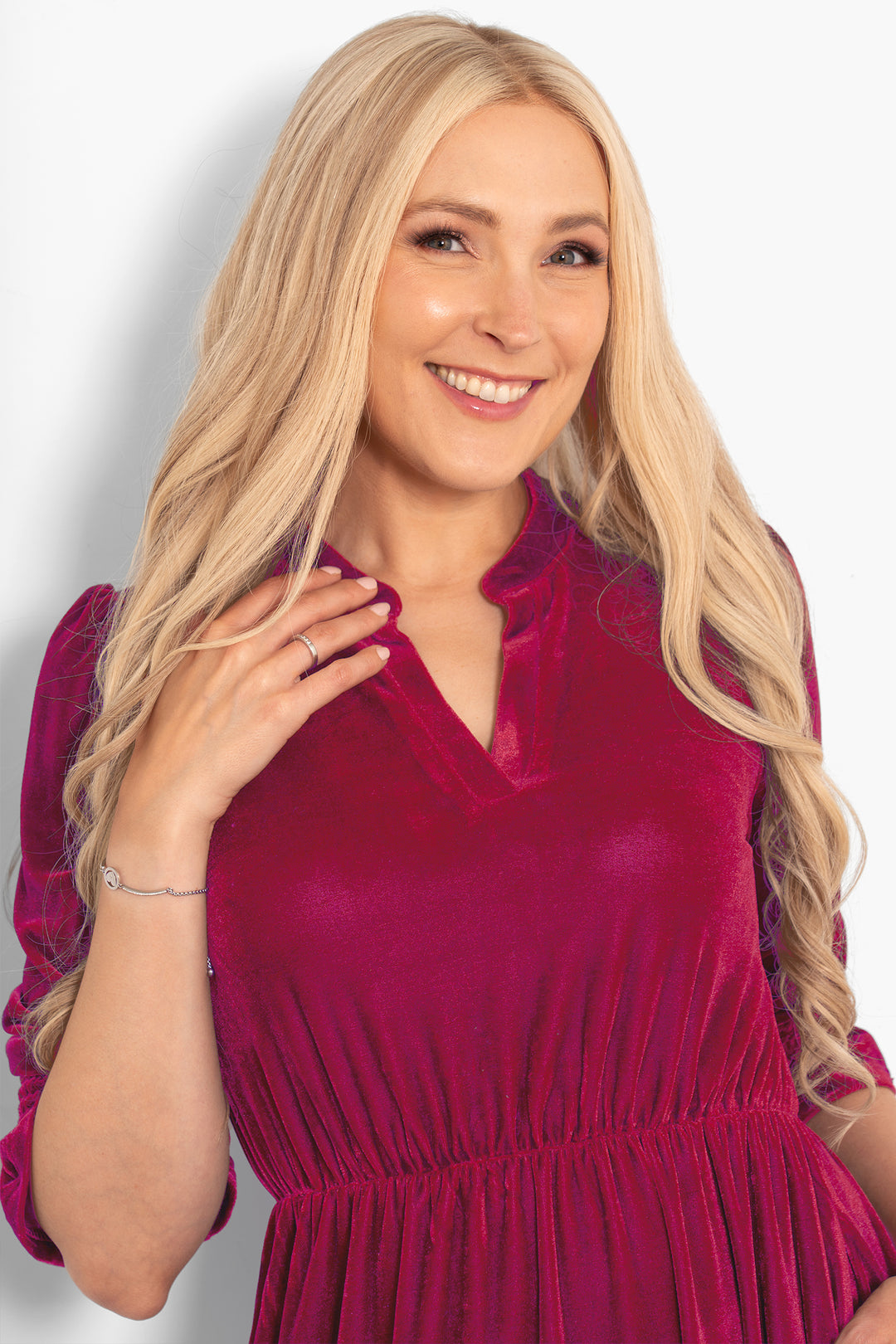 pandora-v-neck-midaxi-dress-berry-velvet-close-up-v-neck
