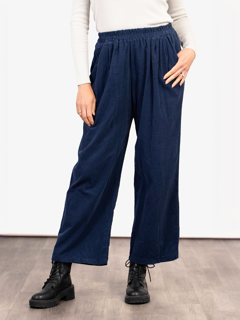 model wearing navy blue cropped wide leg trousers