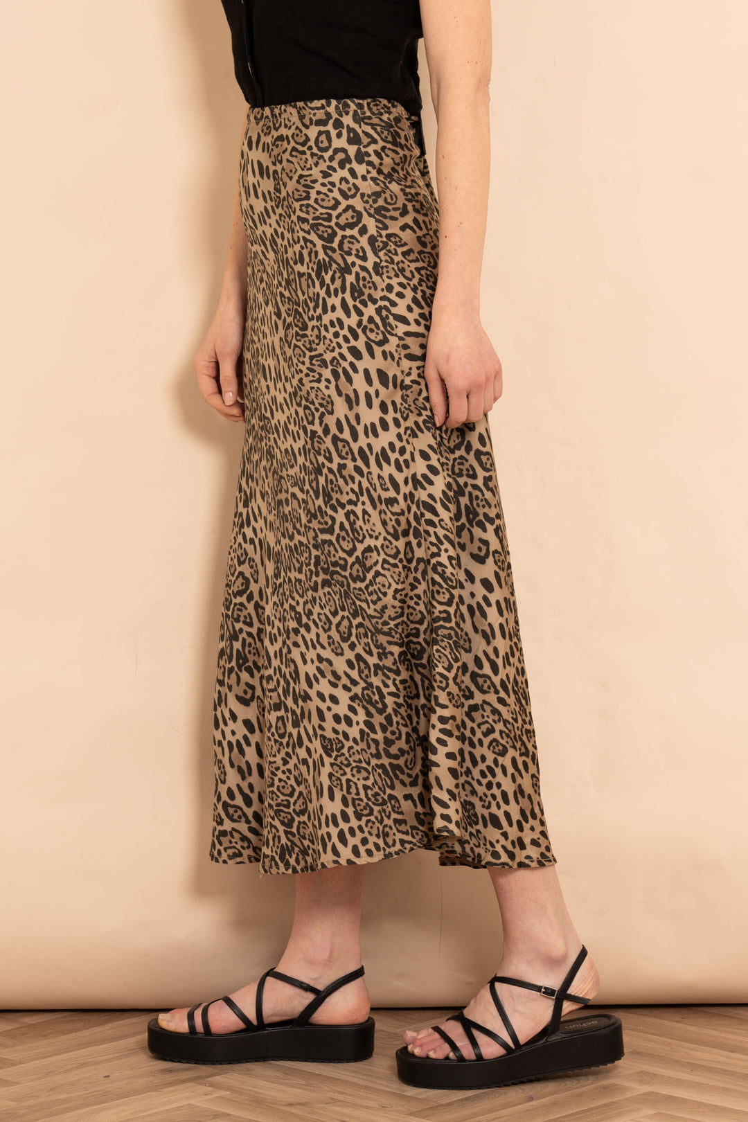 NM8882LEONEU